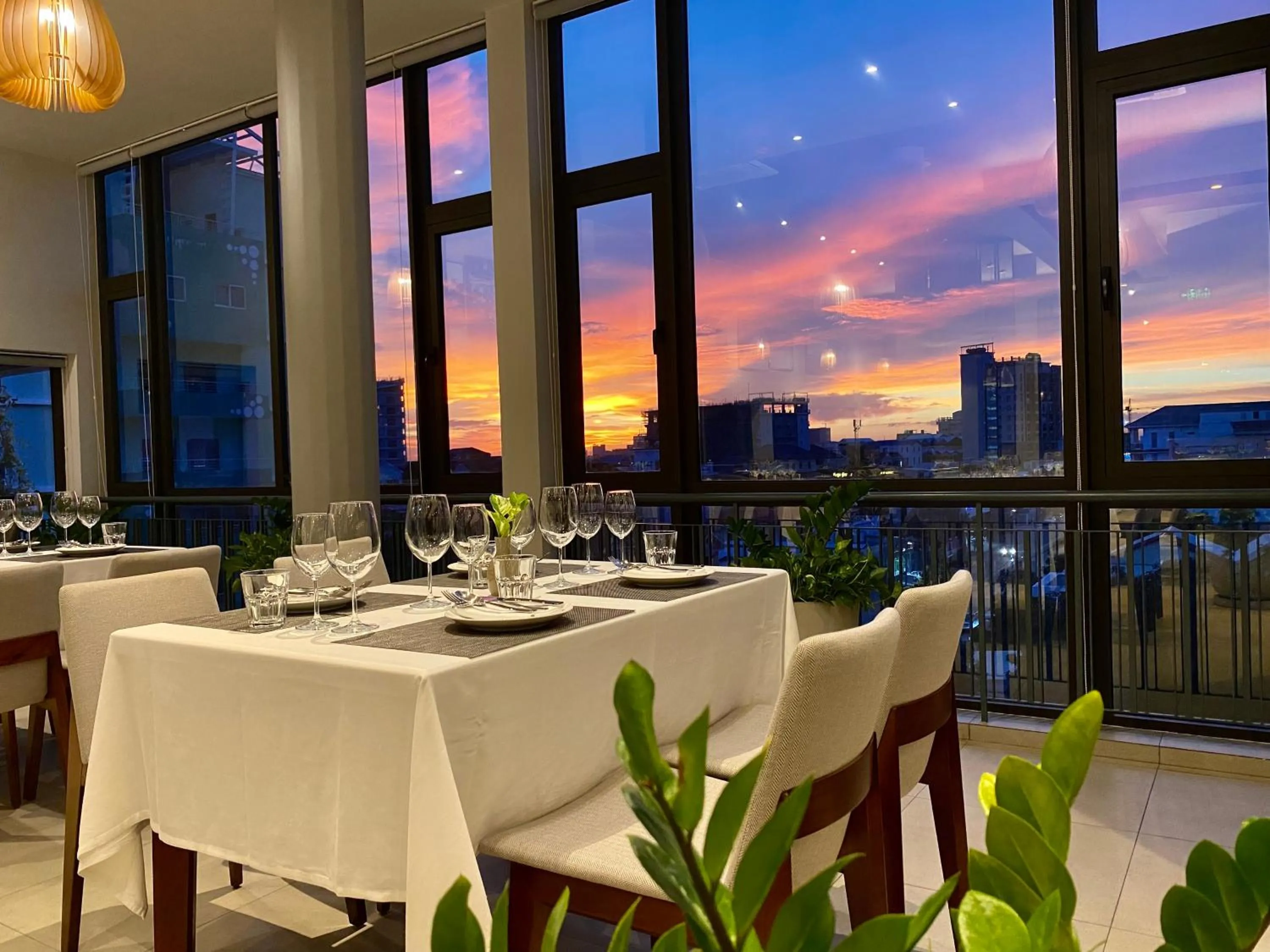 Restaurant/places to eat in Indra Hotel