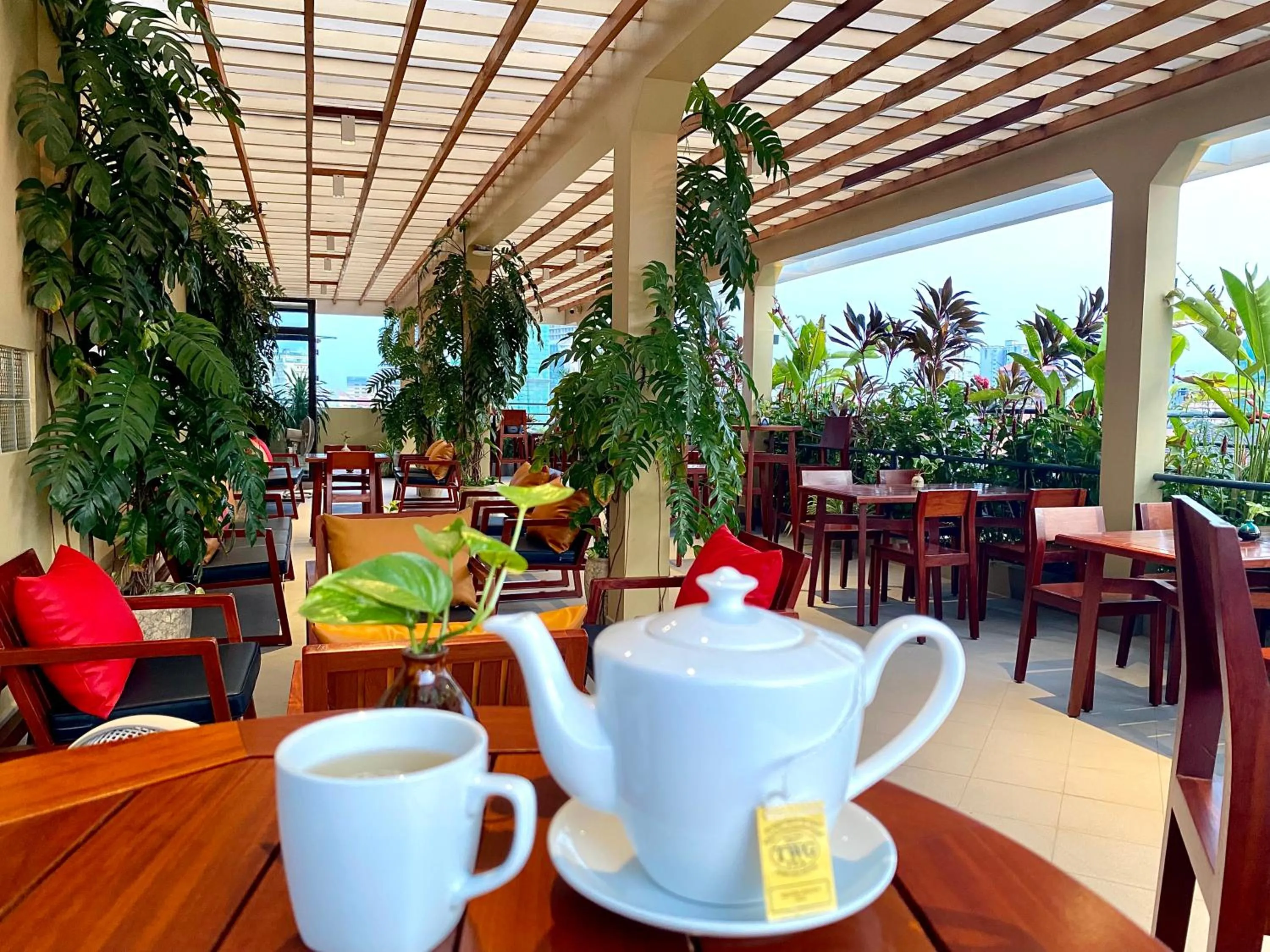 Restaurant/places to eat in Indra Hotel