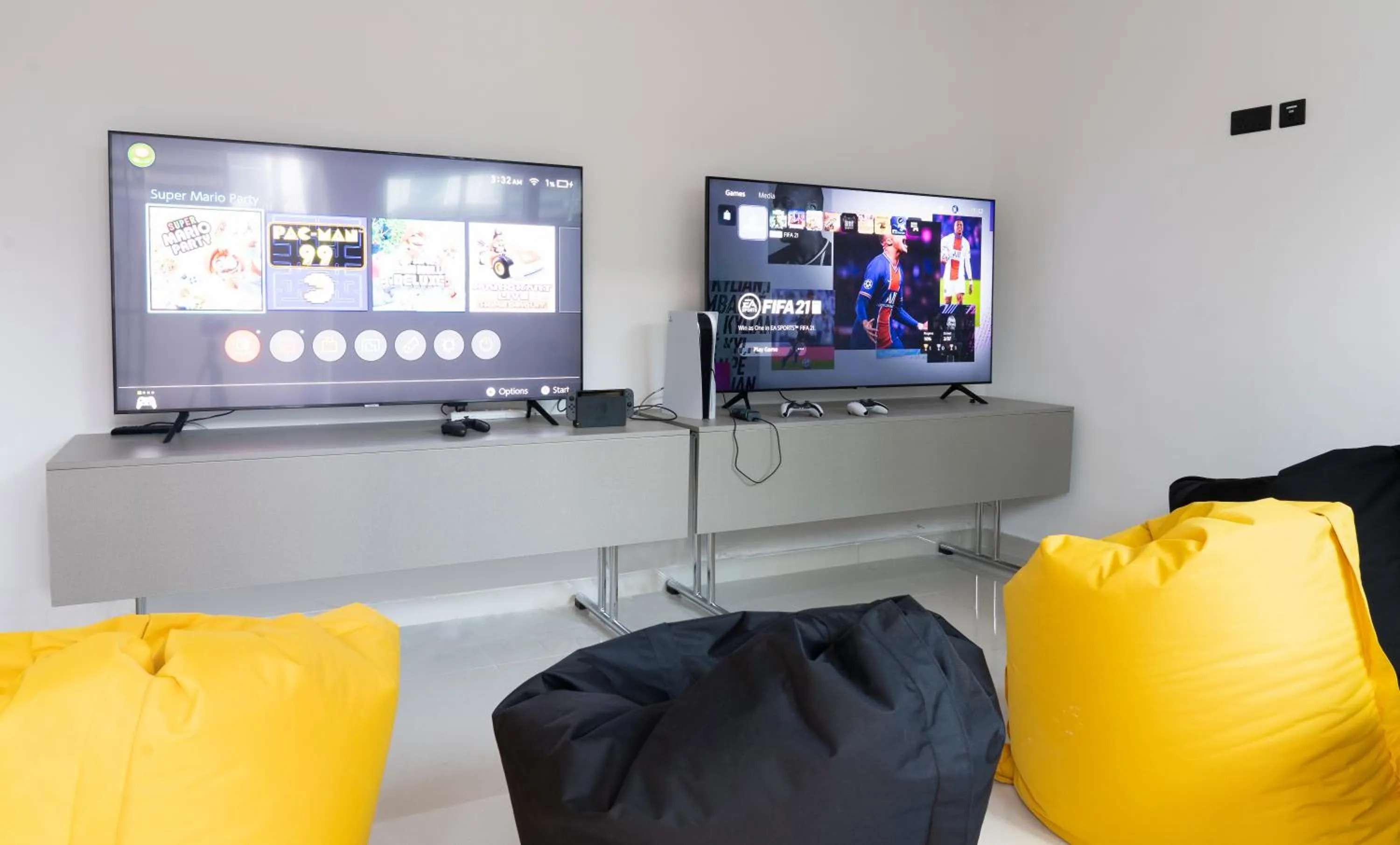 Communal lounge/ TV room in Al Khoory Sky Garden Hotel