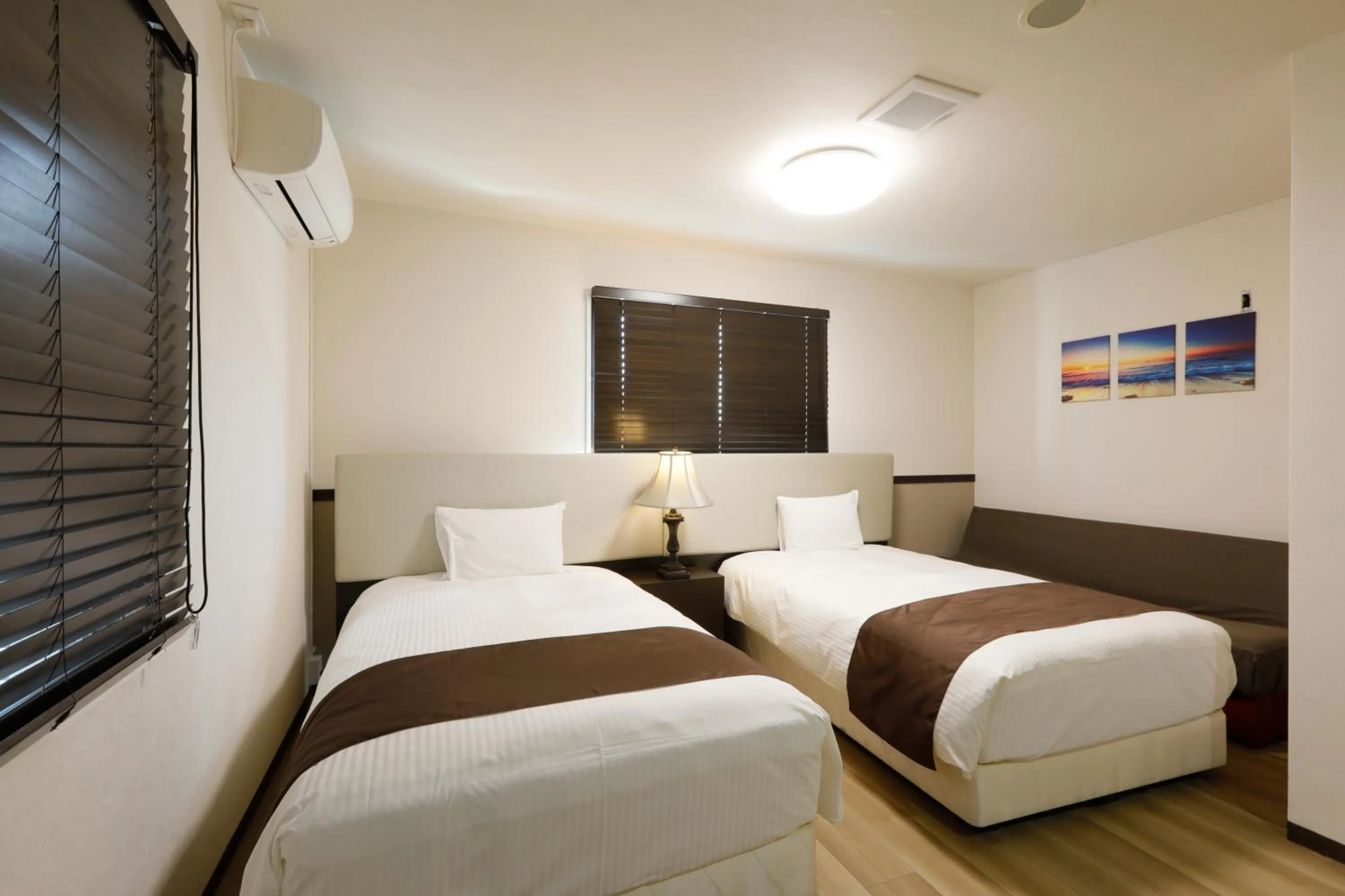 Photo of the whole room, Bed in Phoenix Park Hotel