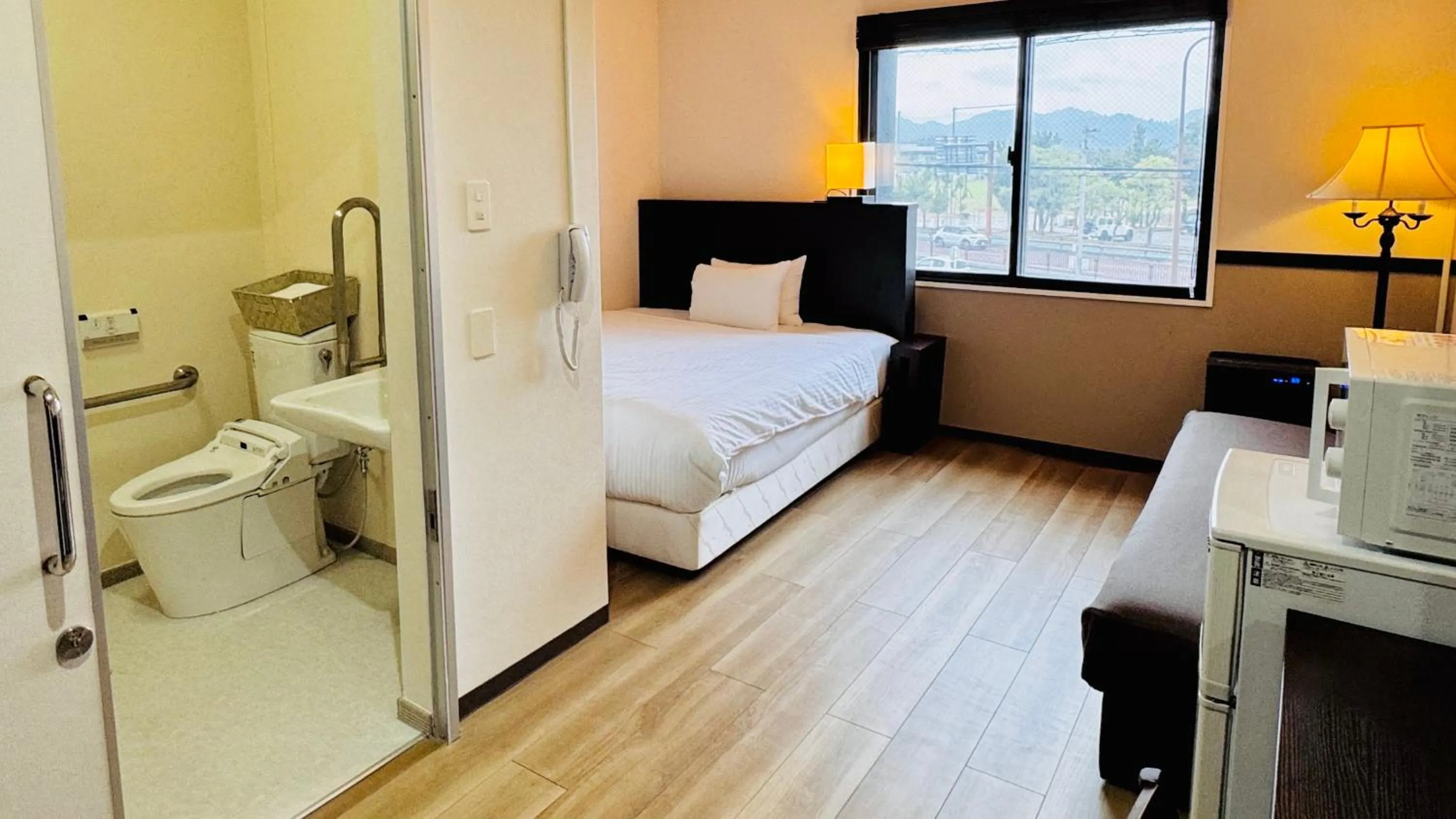 Photo of the whole room, Bed in Phoenix Park Hotel