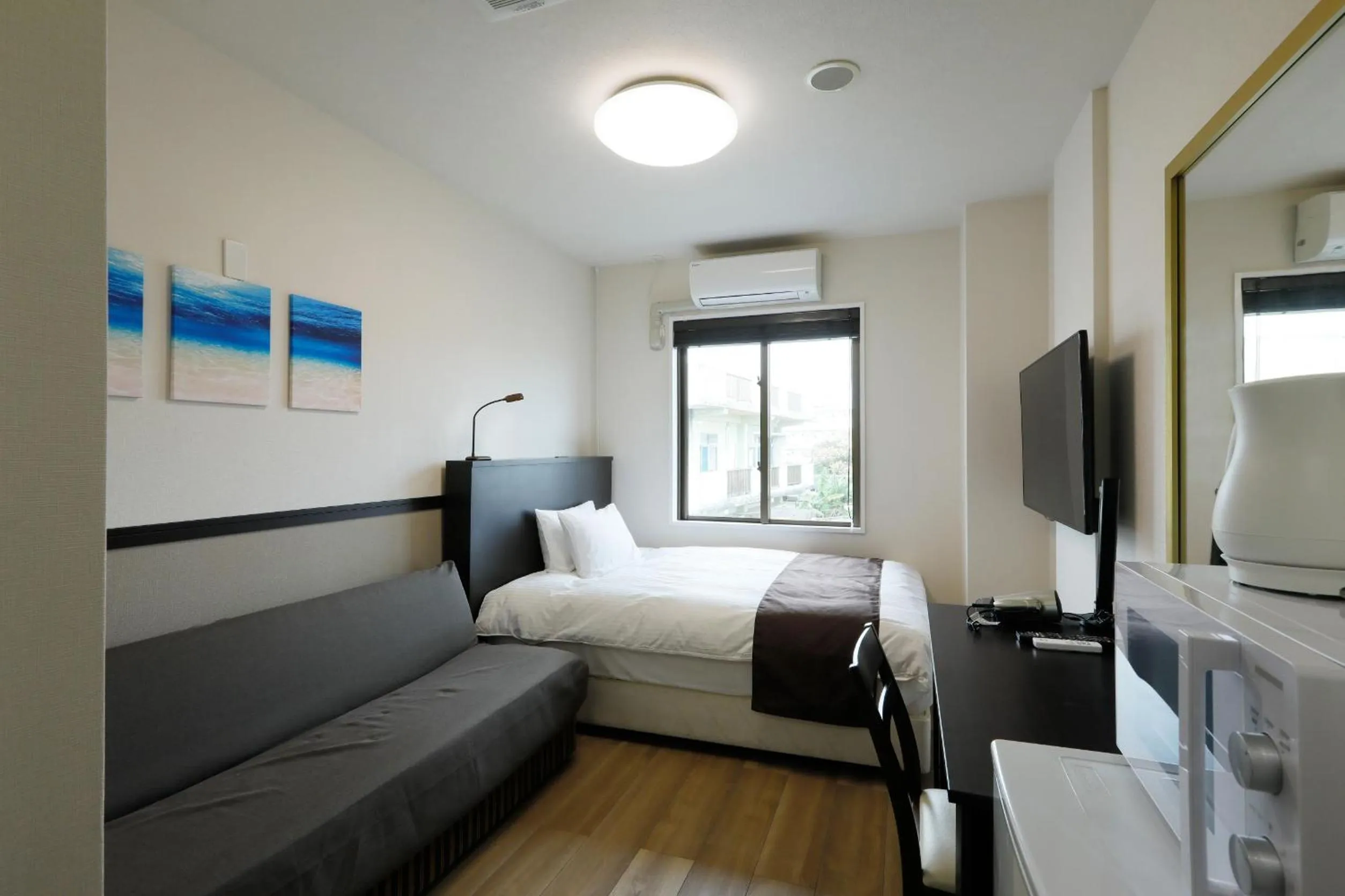 Photo of the whole room, Bed in Phoenix Park Hotel