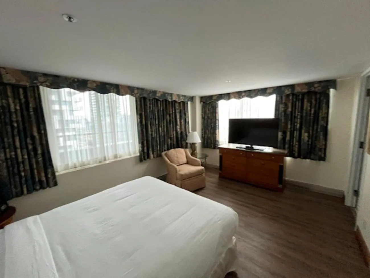 Bed in Cambridge Suites Toronto