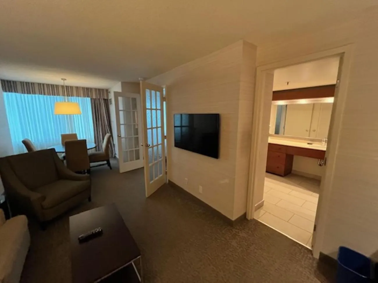 Living room in Cambridge Suites Toronto