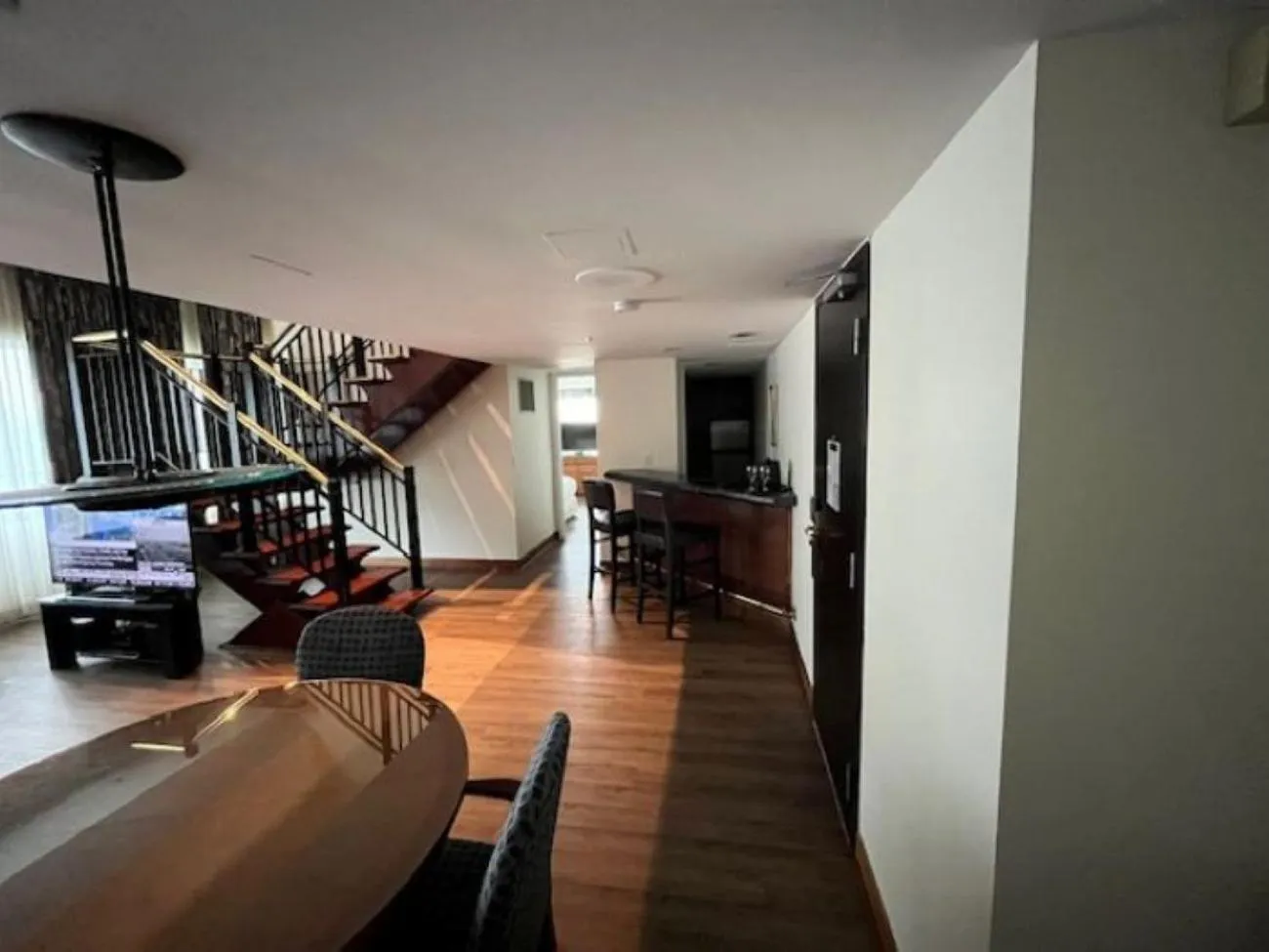 Living room in Cambridge Suites Toronto