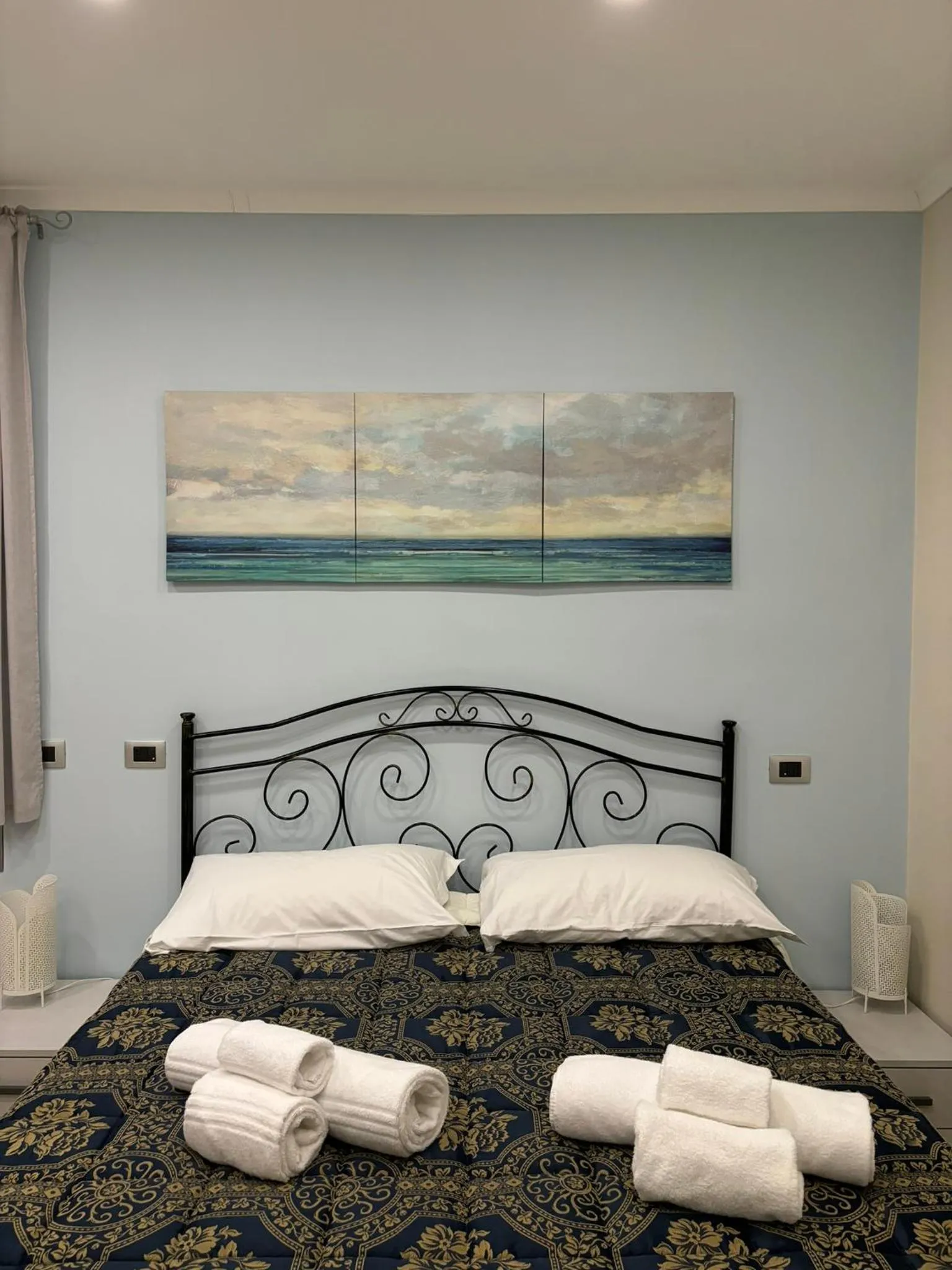 Bed in Villa Enza B&B