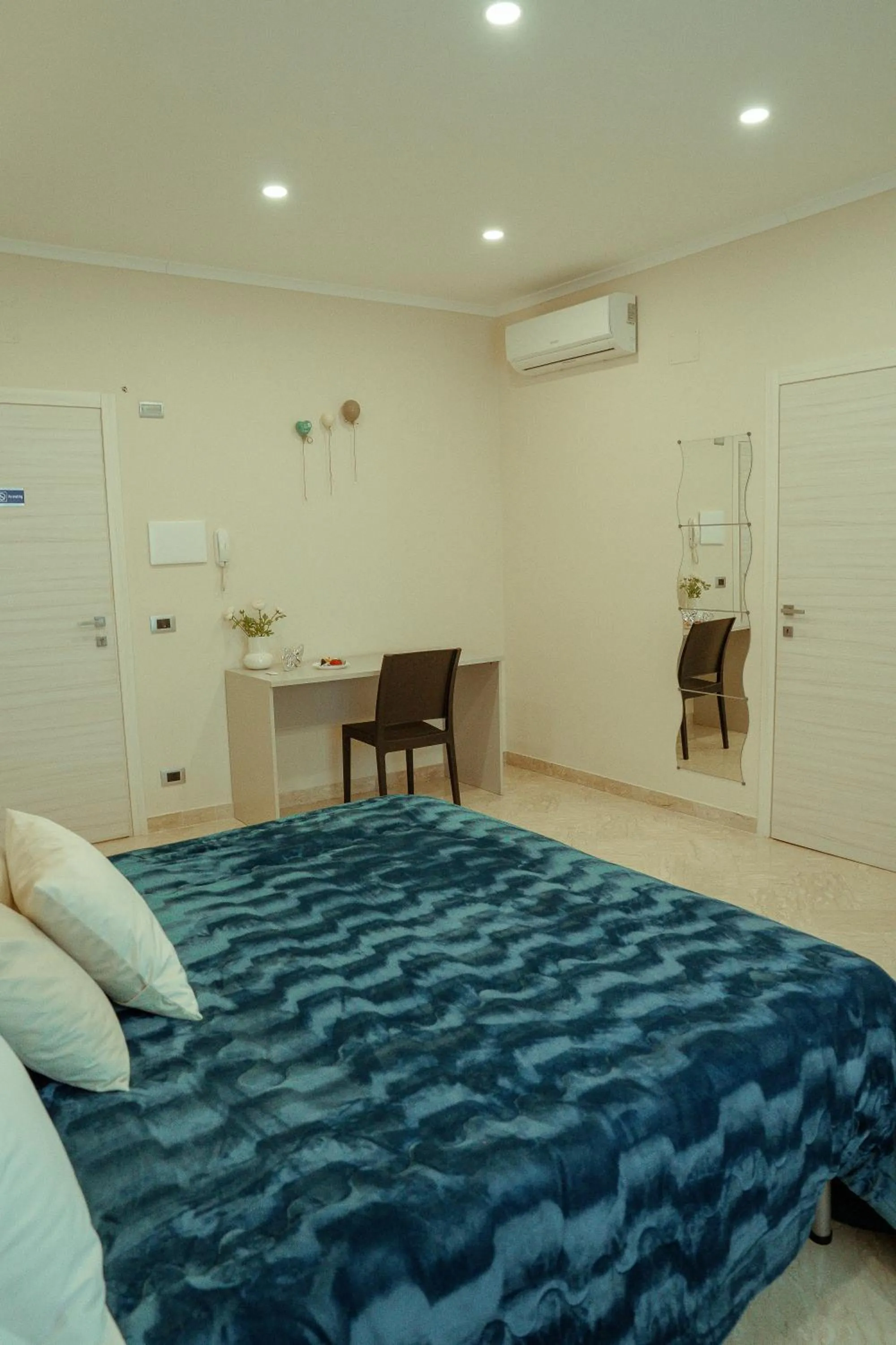 Bed in Villa Enza B&B