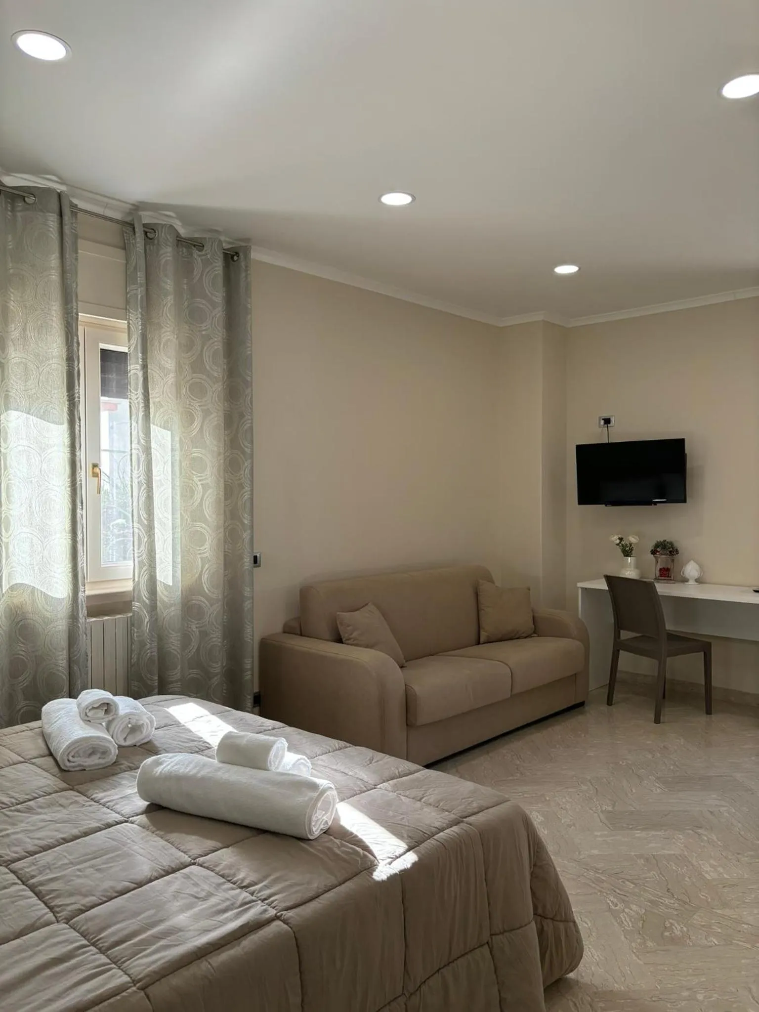 Bed in Villa Enza B&B