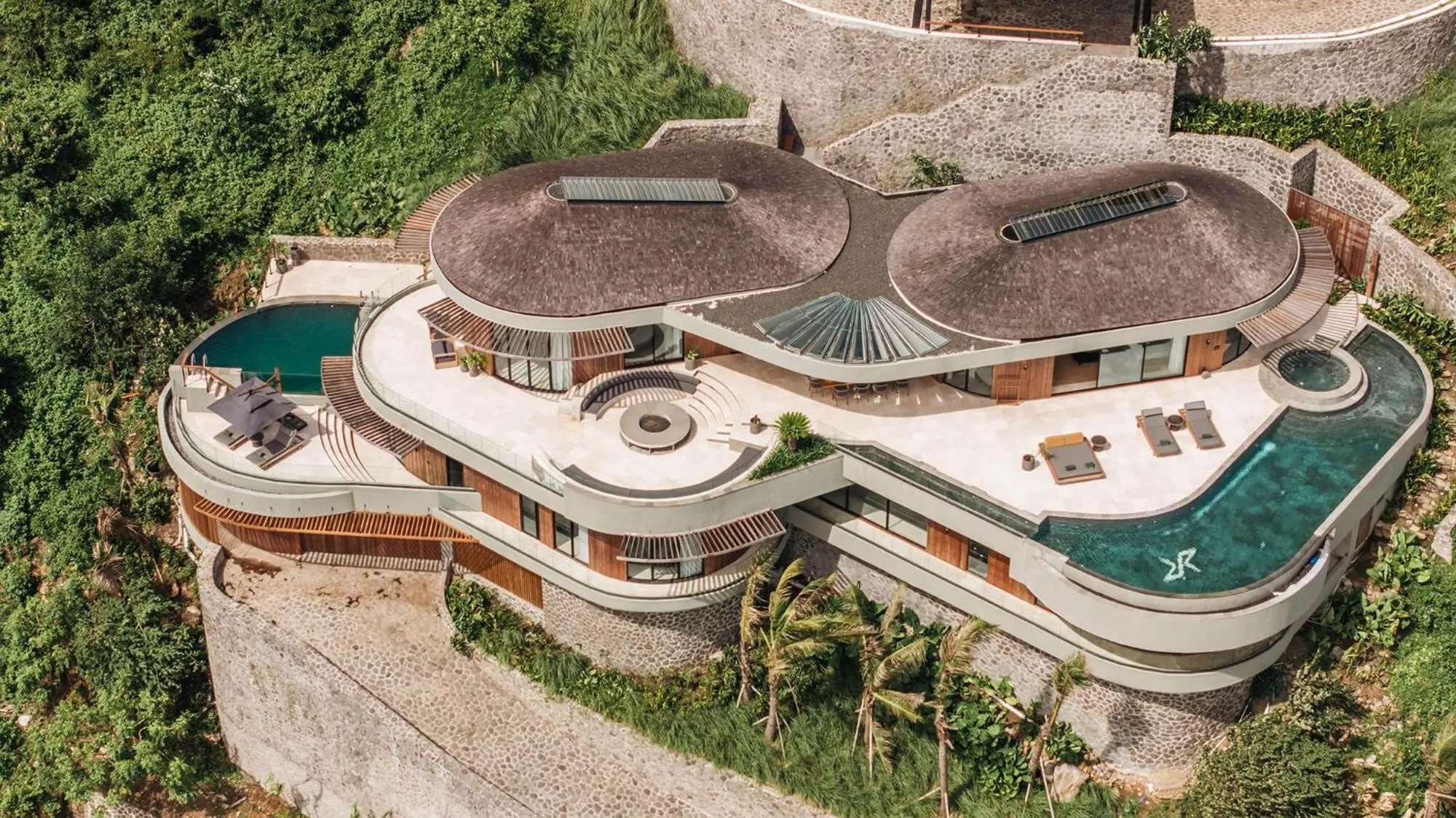 Swimming pool in Tampah Hills