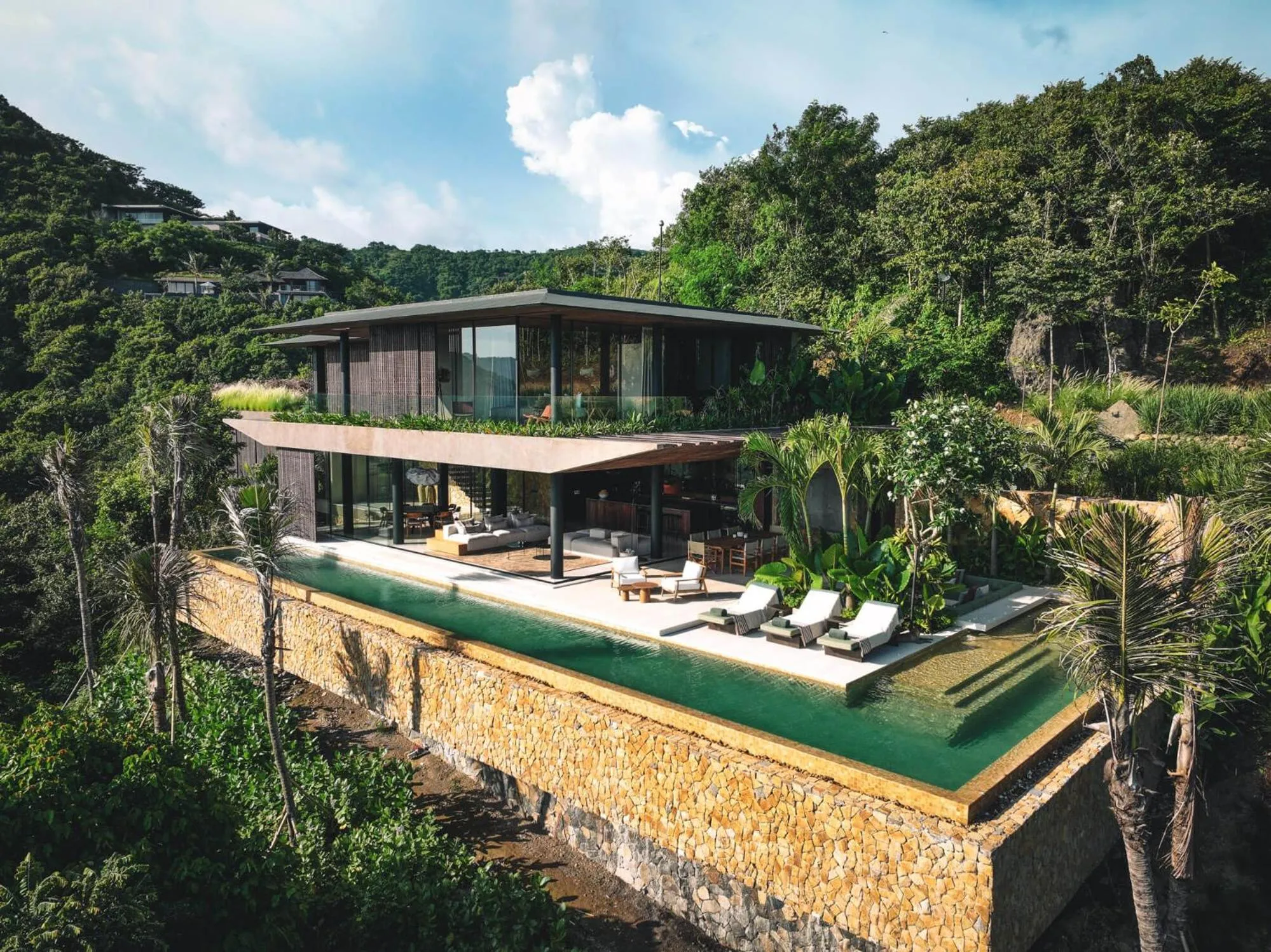 Swimming pool in Tampah Hills