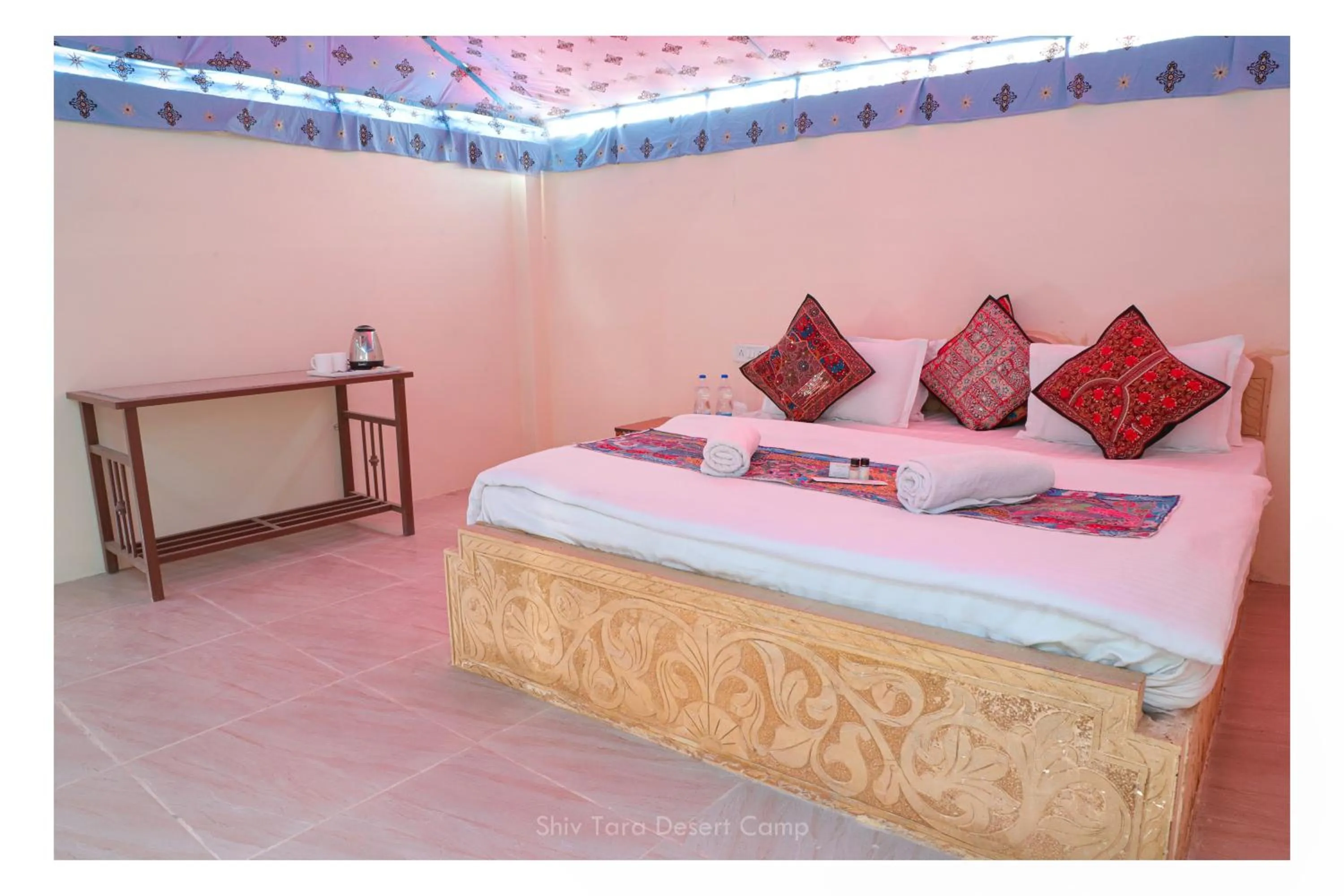 Photo of the whole room, Bed in Shiv Tara Desert Camp