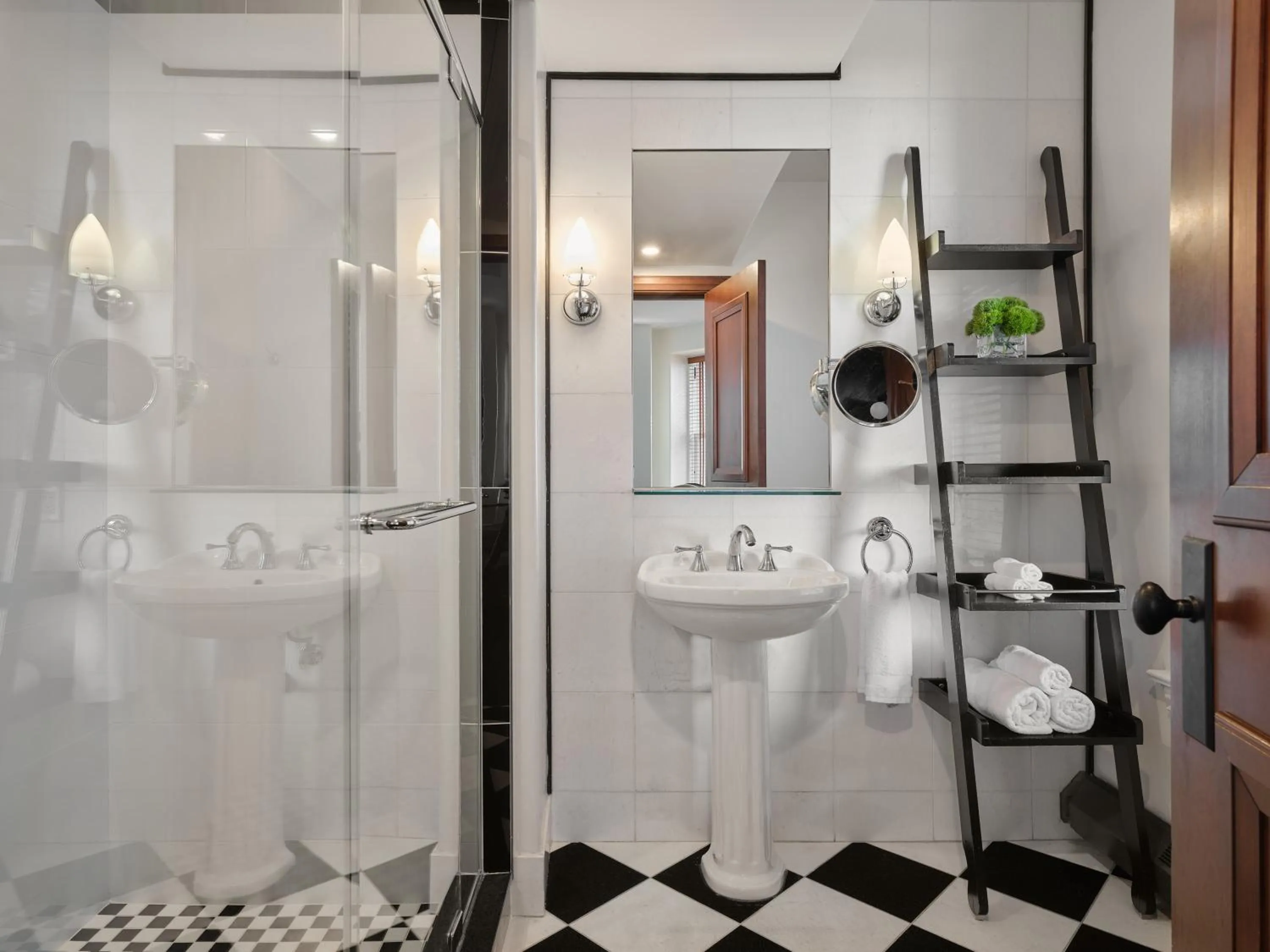 Shower in Hotel Place D'Armes