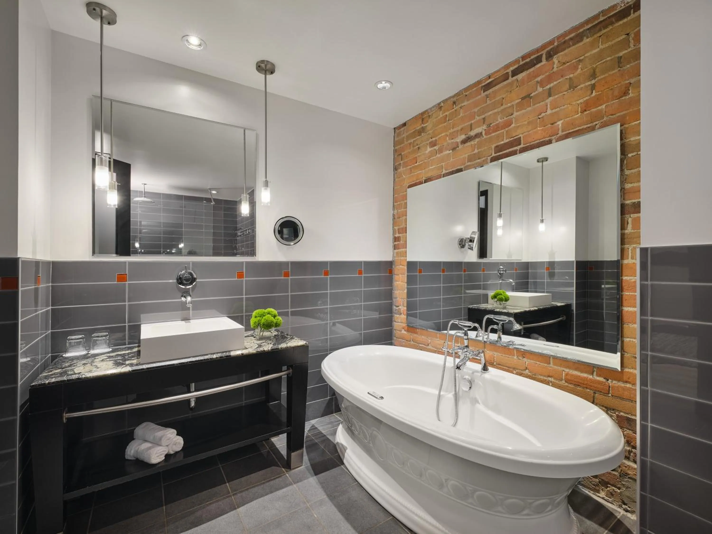 Bathroom in Hotel Place D'Armes