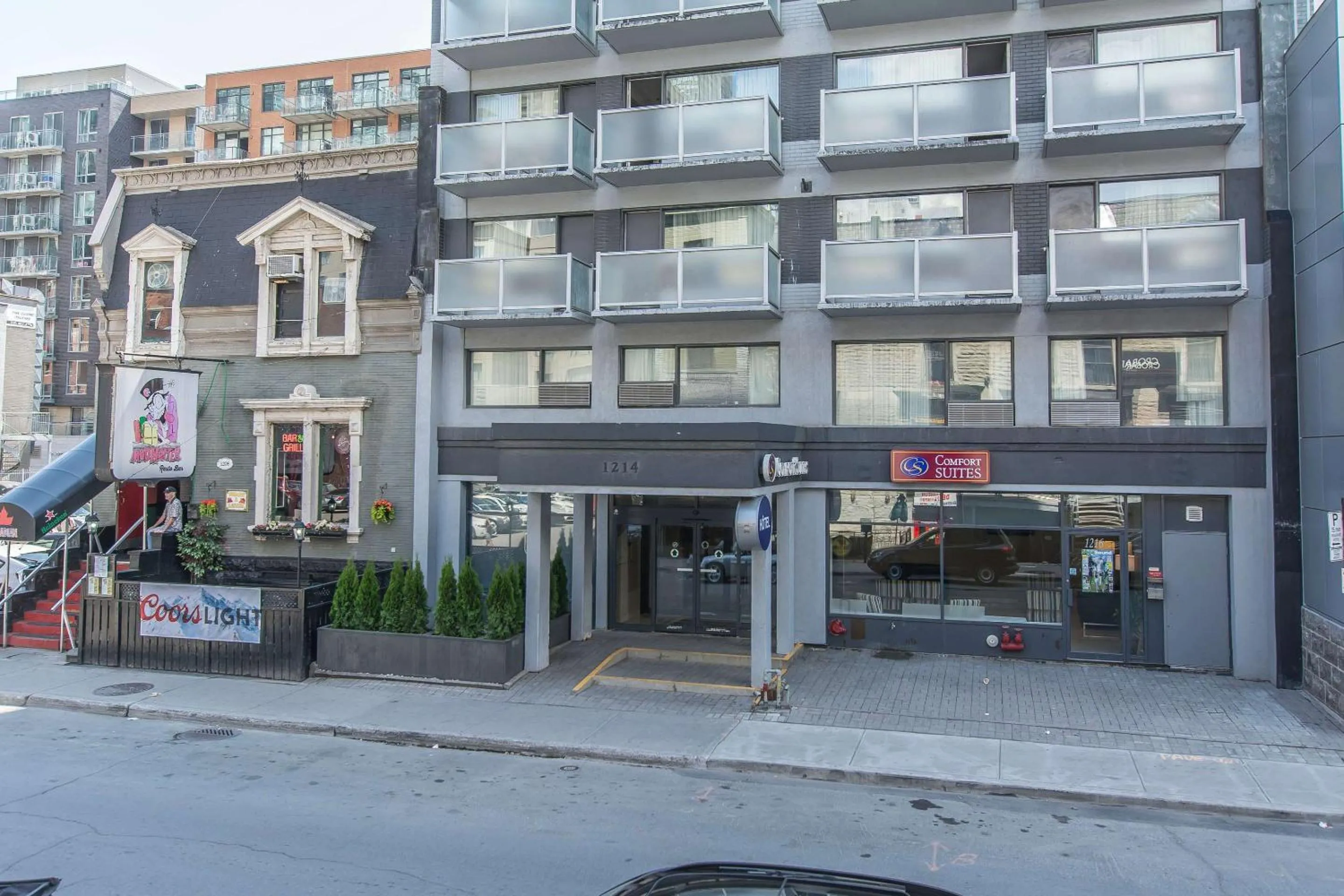 Property building in Comfort Suites Downtown