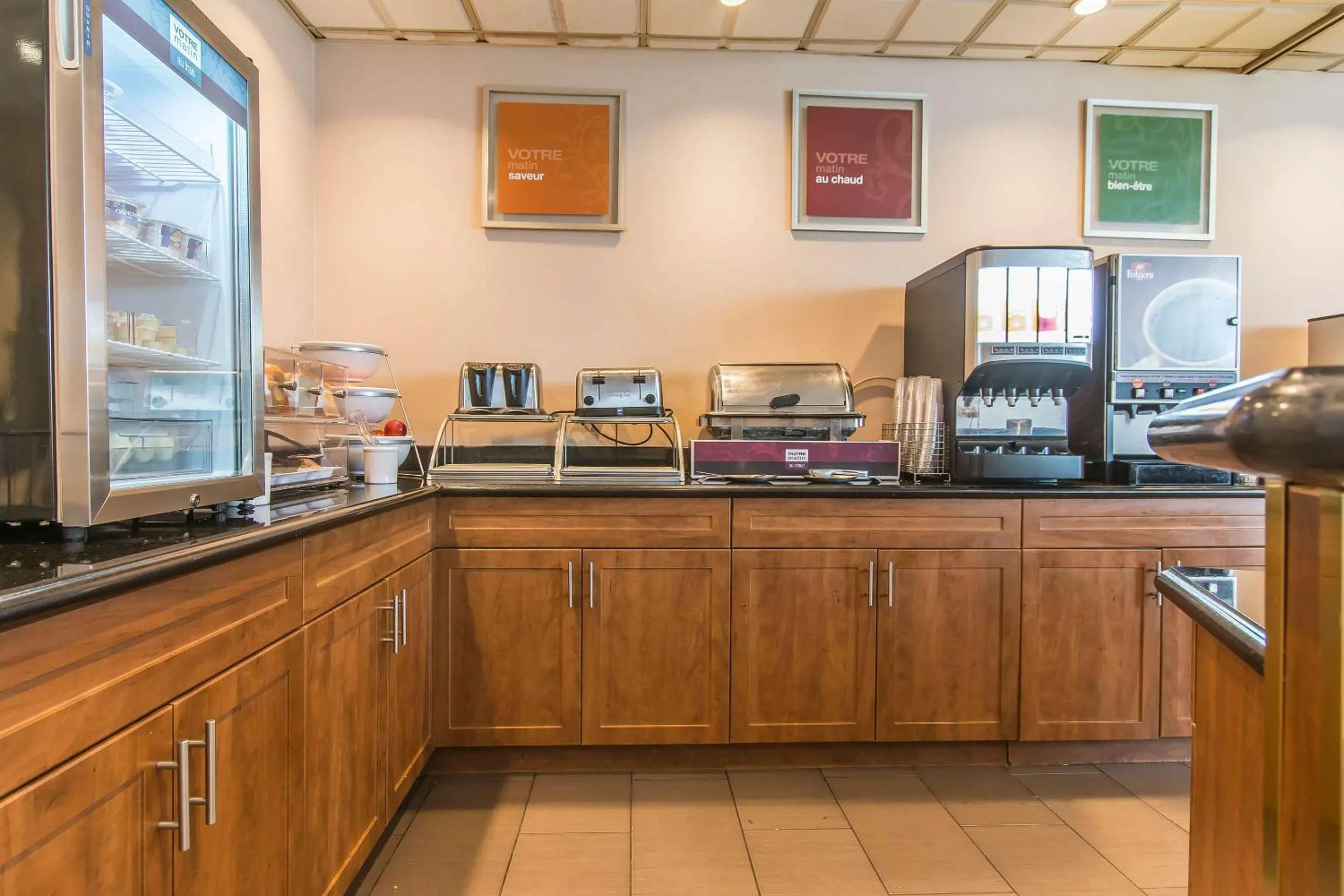 Breakfast in Comfort Suites Downtown