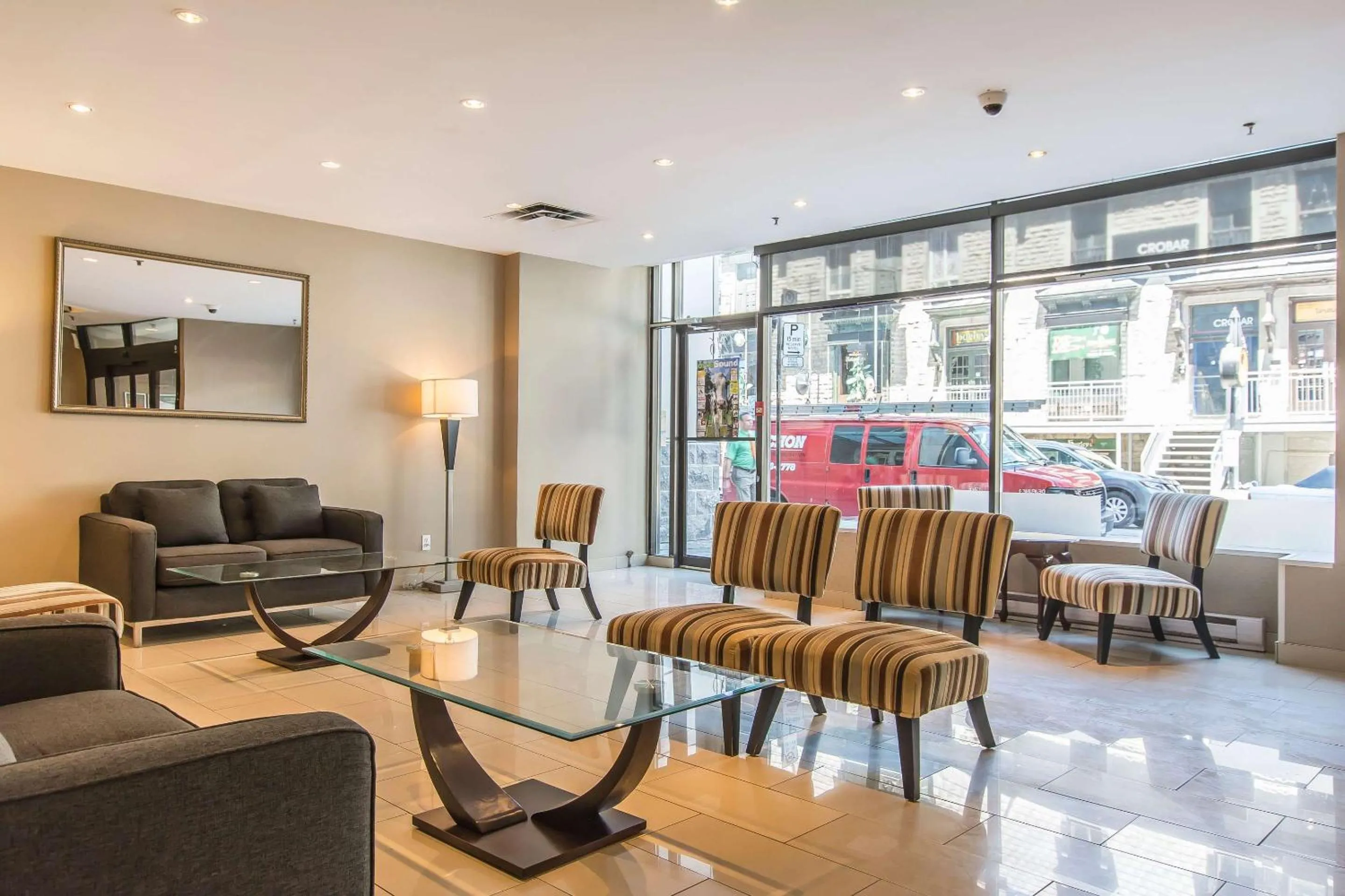 Lobby or reception in Comfort Suites Downtown