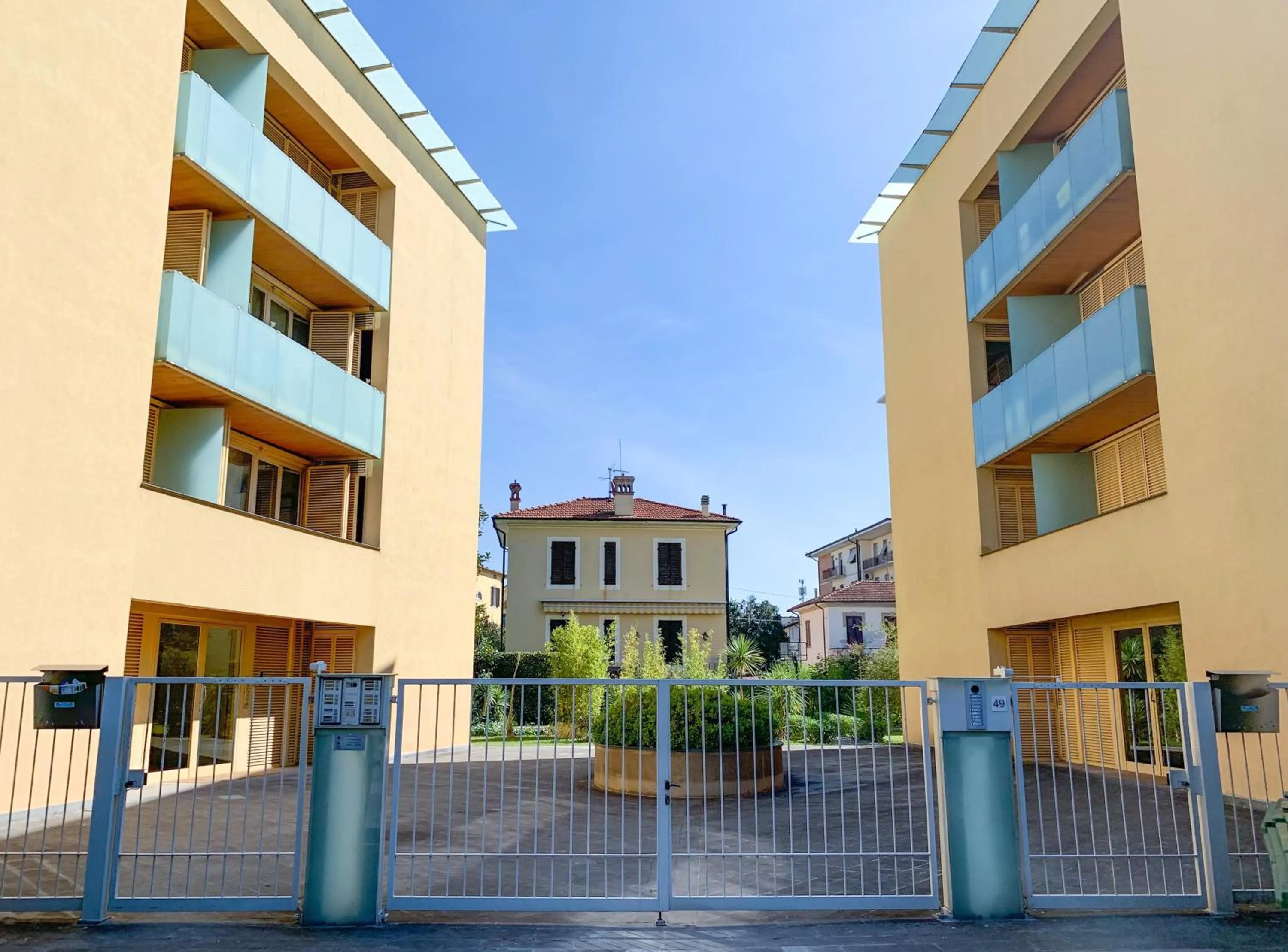 Property building in GIALLOMANGO Apt in Lucca