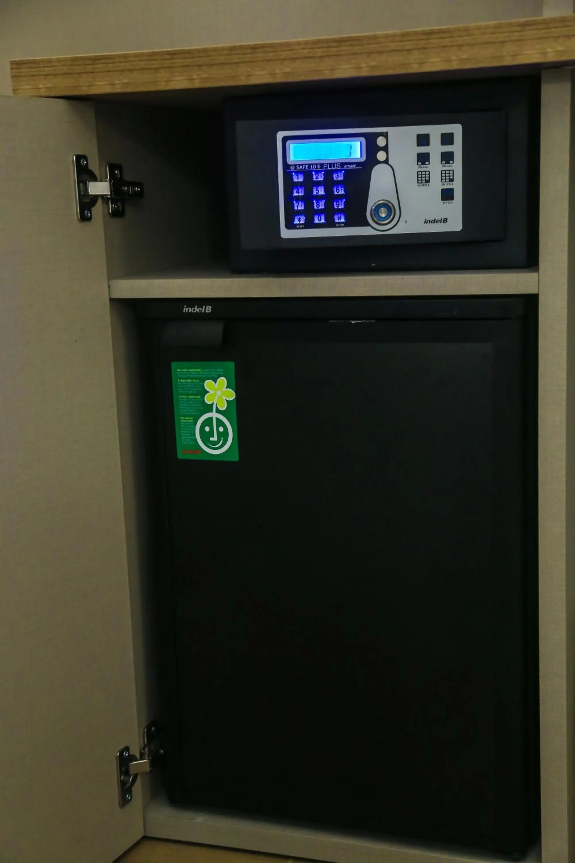 oven in Krysos Luxury Rooms