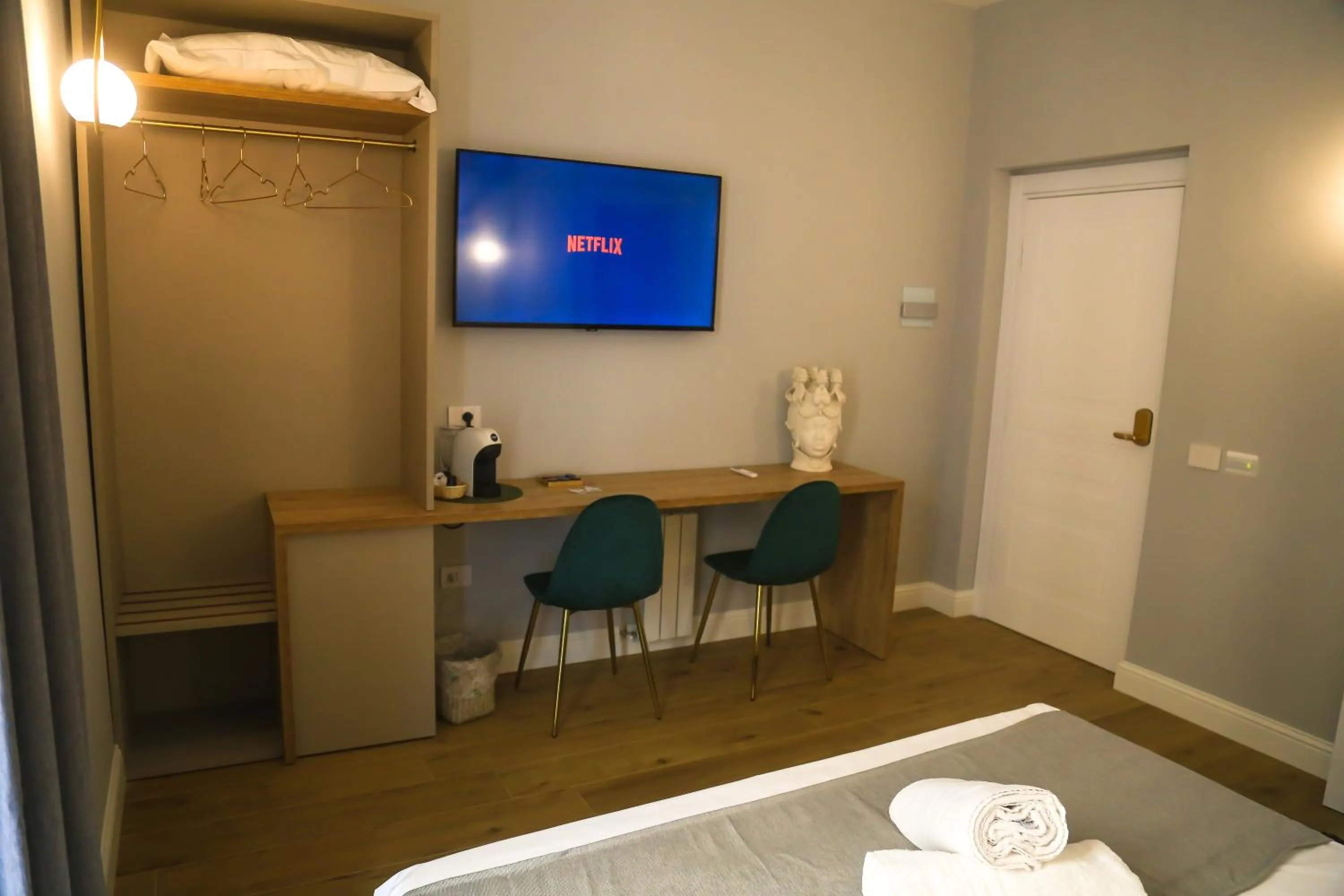 TV and multimedia, Bed in Krysos Luxury Rooms