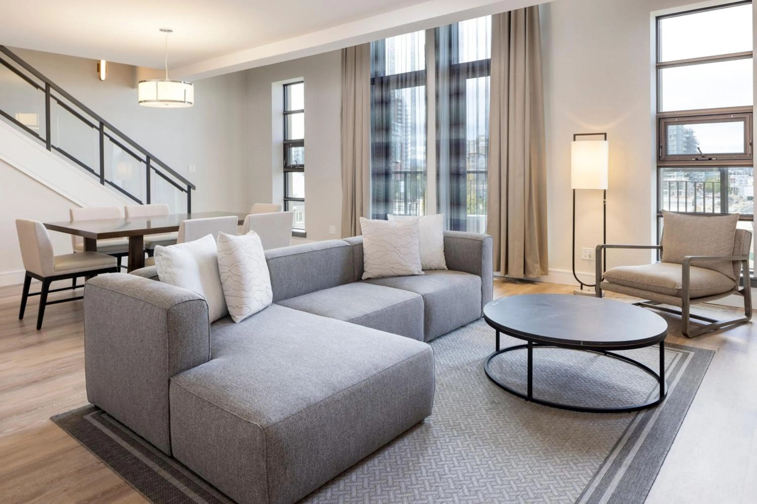 Living room in Delta Hotels by Marriott Victoria Ocean Pointe Resort