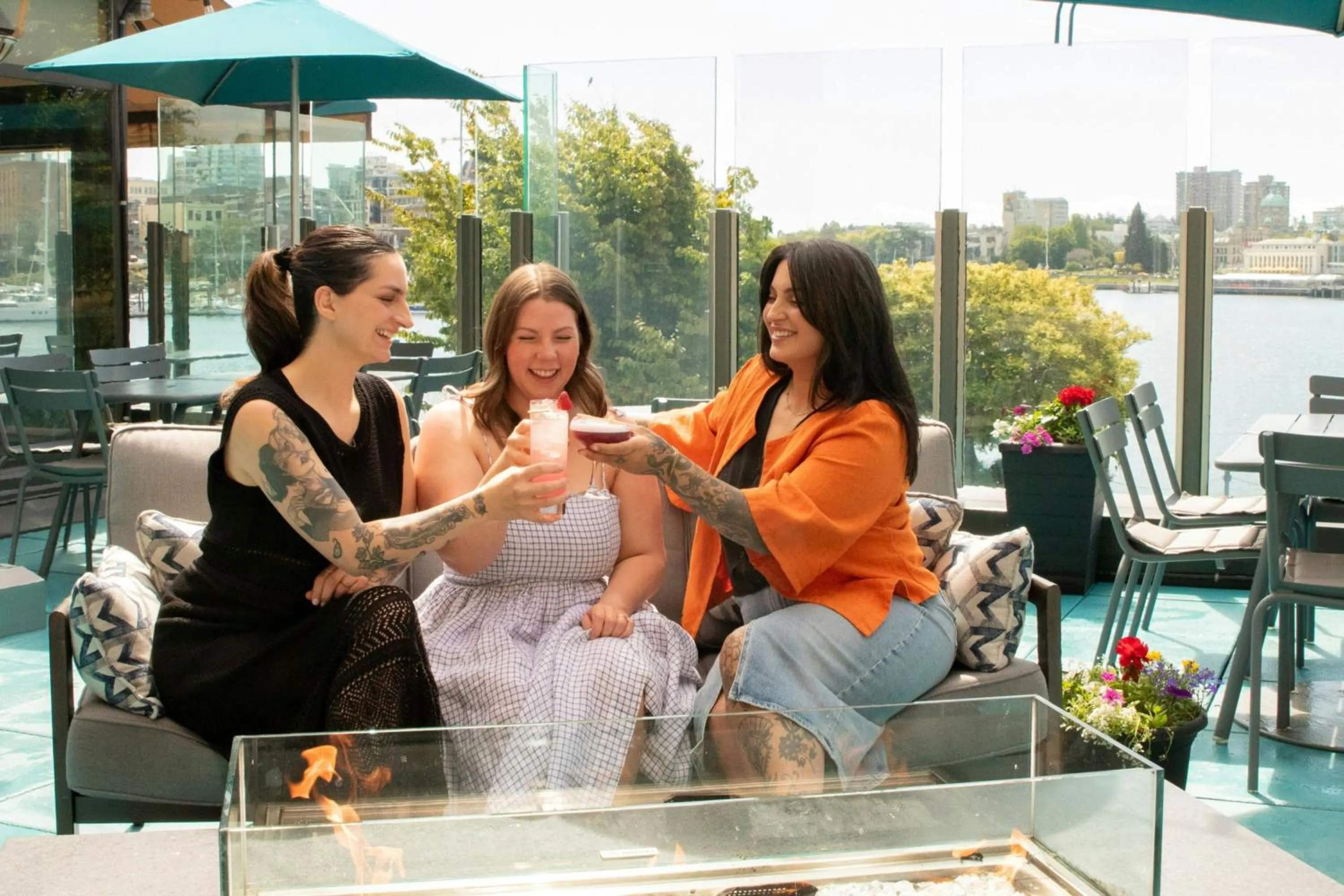 Lounge or bar in Delta Hotels by Marriott Victoria Ocean Pointe Resort