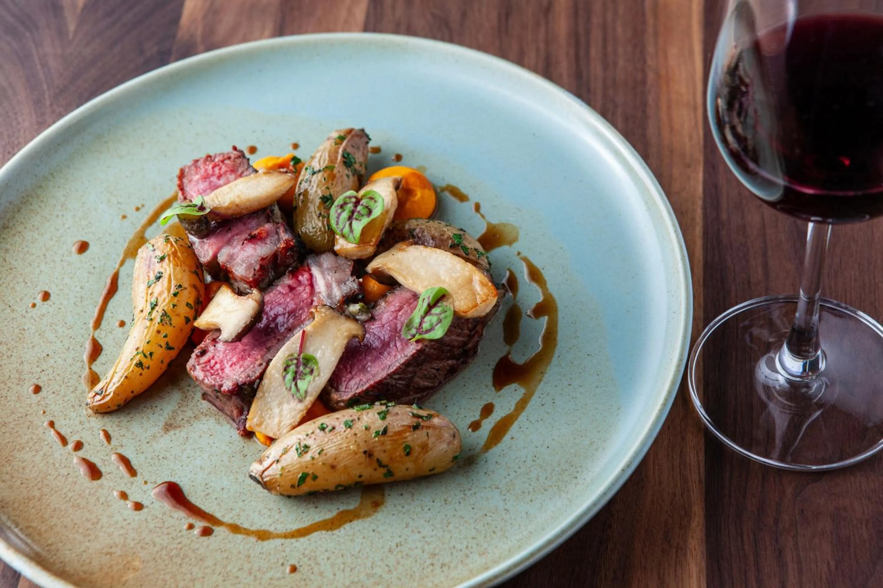 Lounge or bar in Delta Hotels by Marriott Victoria Ocean Pointe Resort