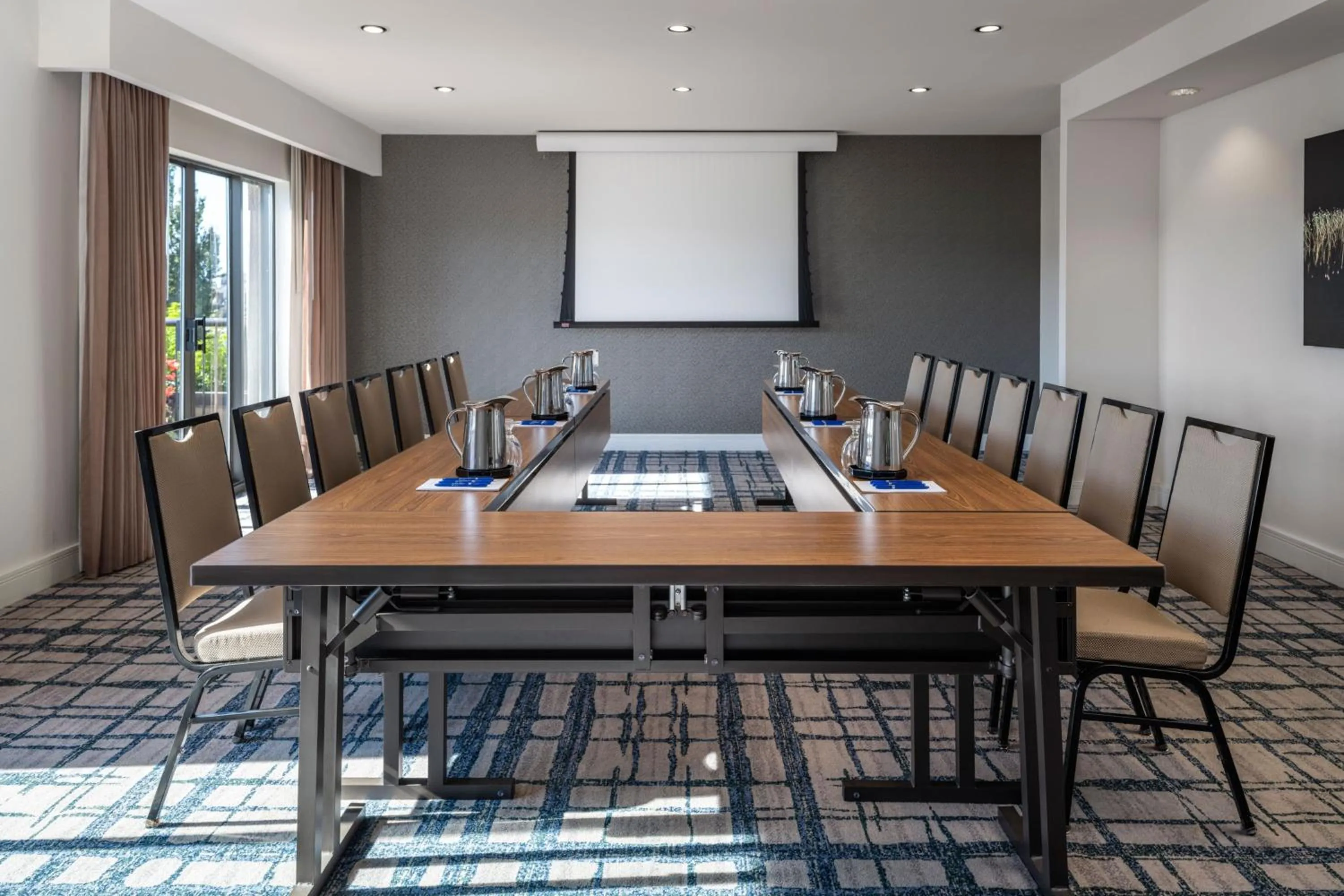 Meeting/conference room in Delta Hotels by Marriott Victoria Ocean Pointe Resort