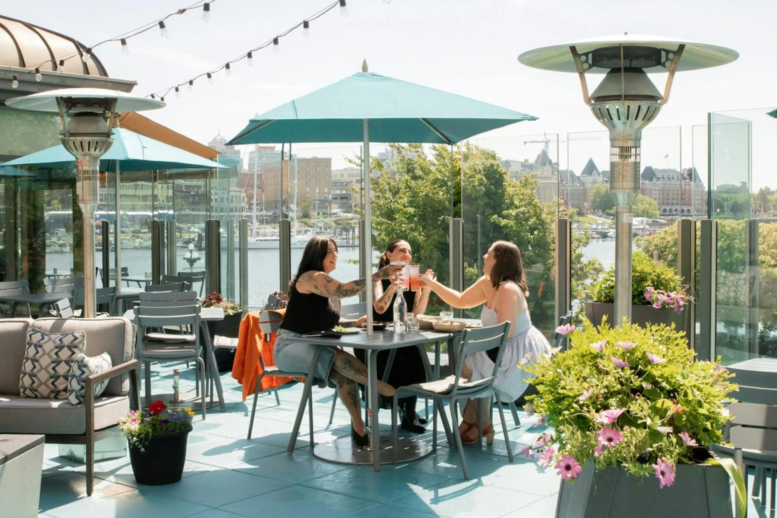 Lounge or bar in Delta Hotels by Marriott Victoria Ocean Pointe Resort