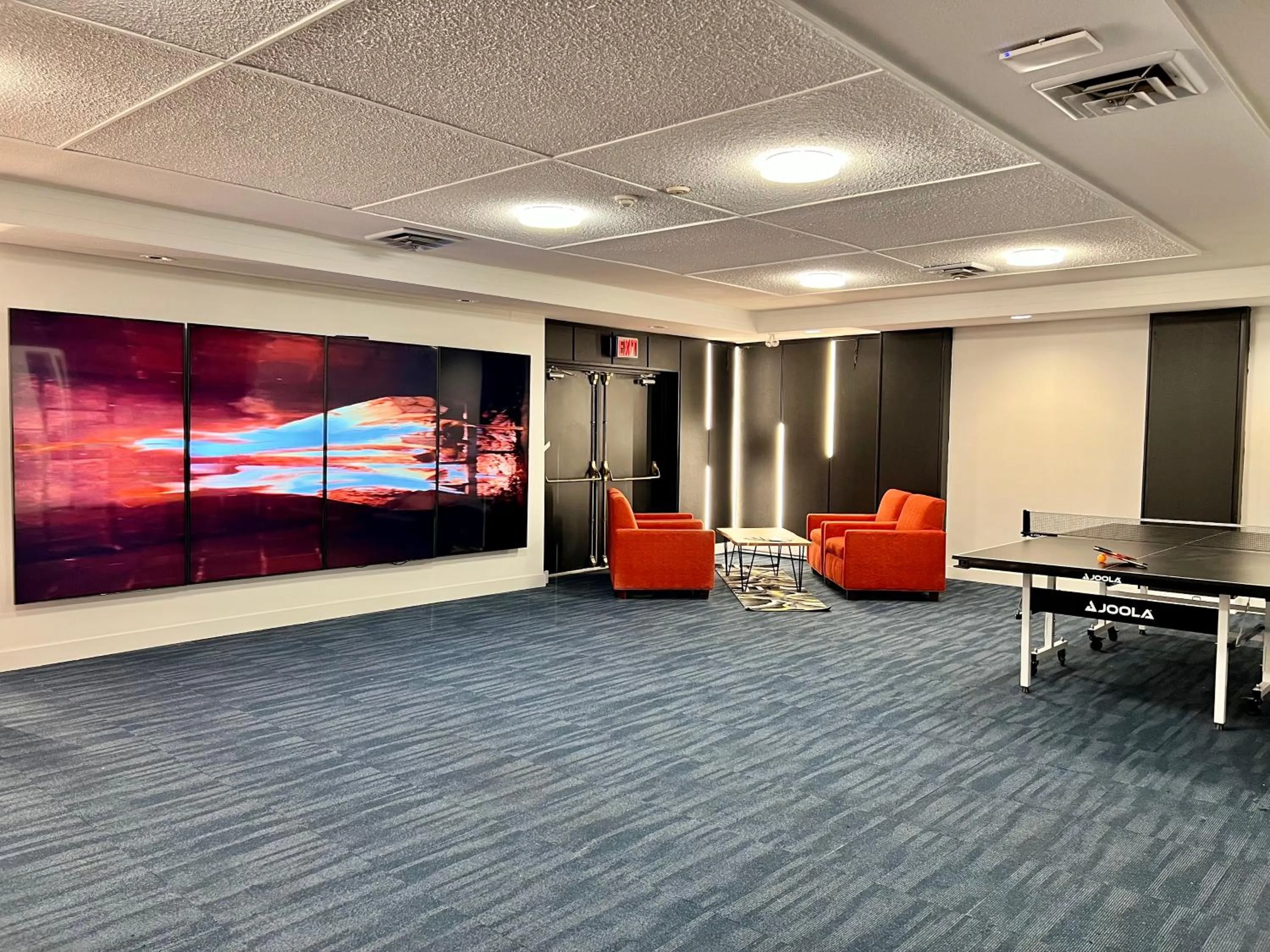 Communal lounge/ TV room in The Vic, an Ascend Collection Hotel