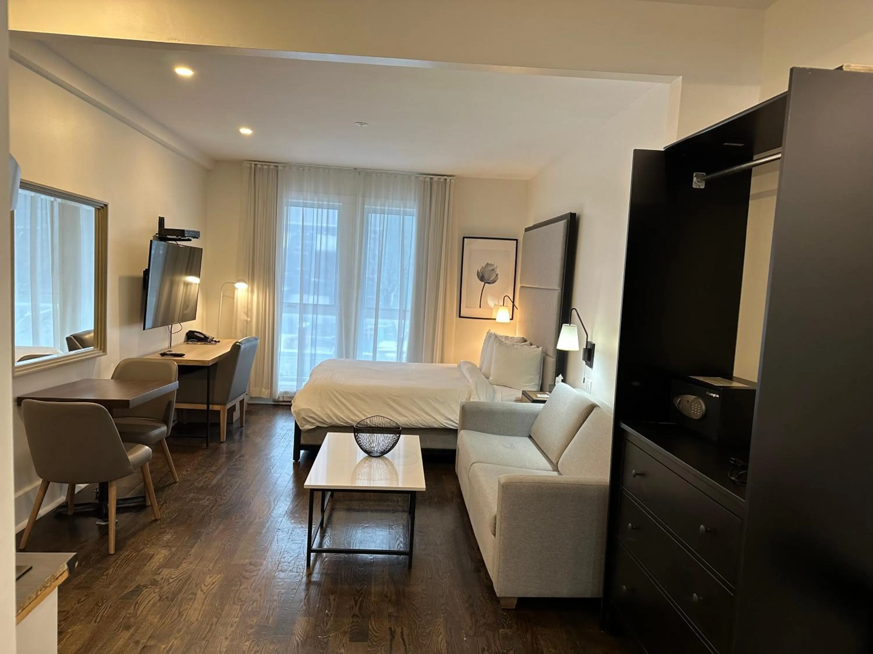 Bedroom, Bed in hotel & spa Carré Saint-Louis