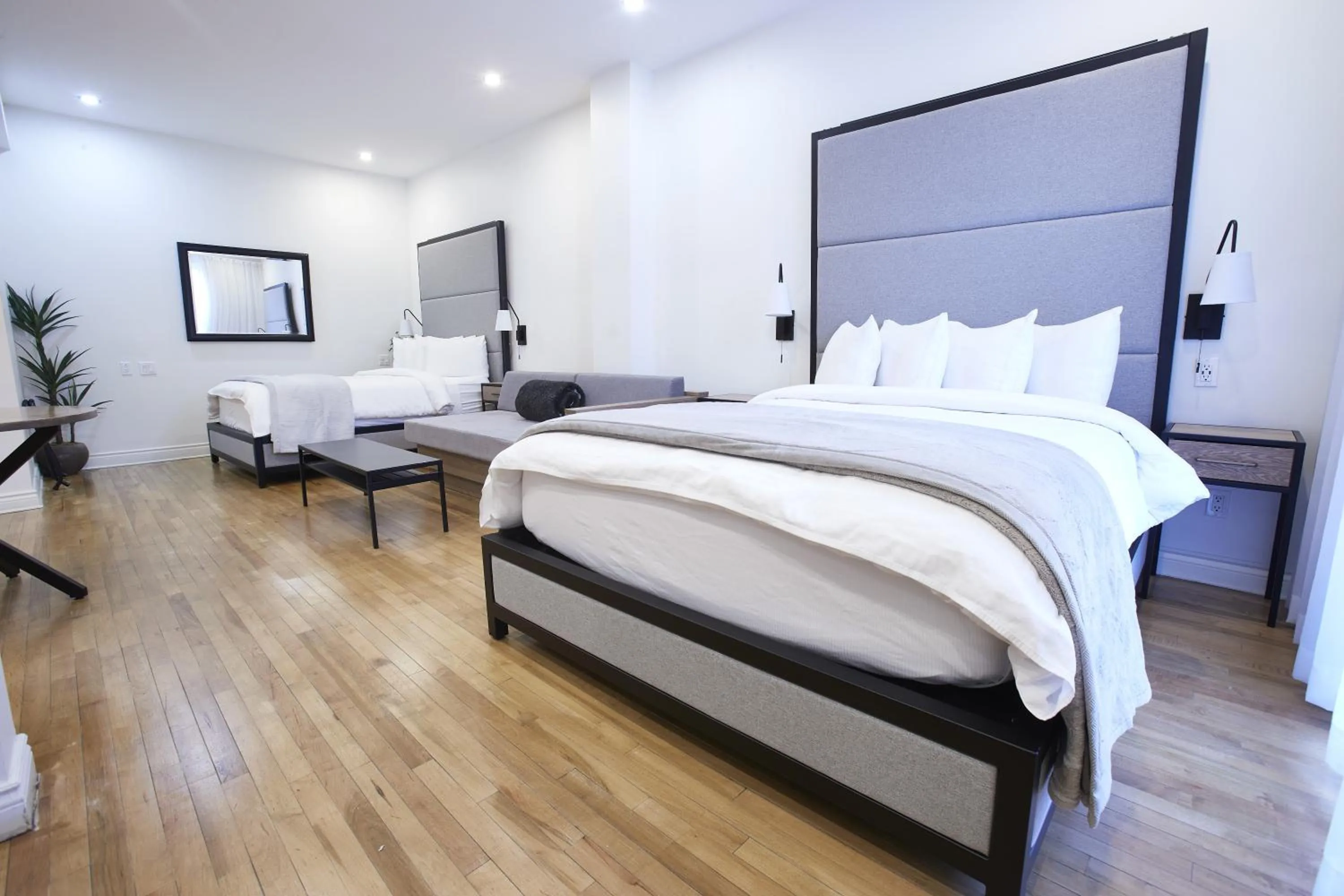 Bedroom, Bed in hotel & spa Carré Saint-Louis