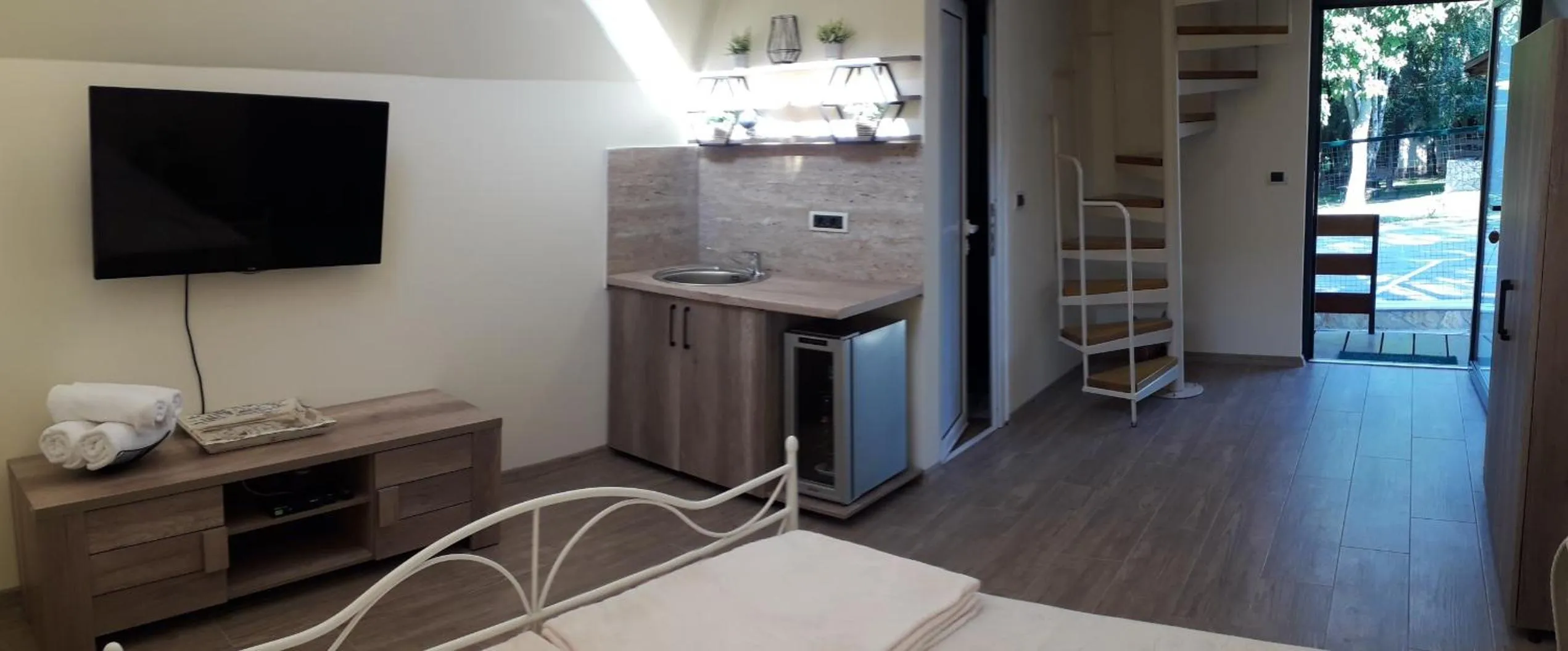 Kitchen or kitchenette, Bed in Hotel Marina Agreena