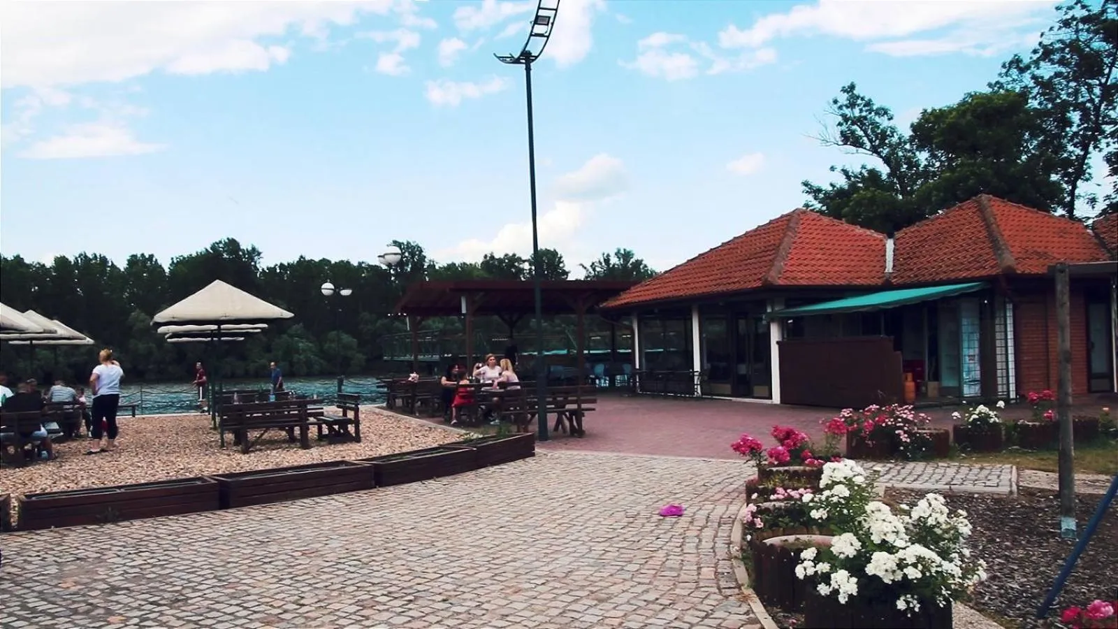 Restaurant/places to eat in Hotel Marina Agreena