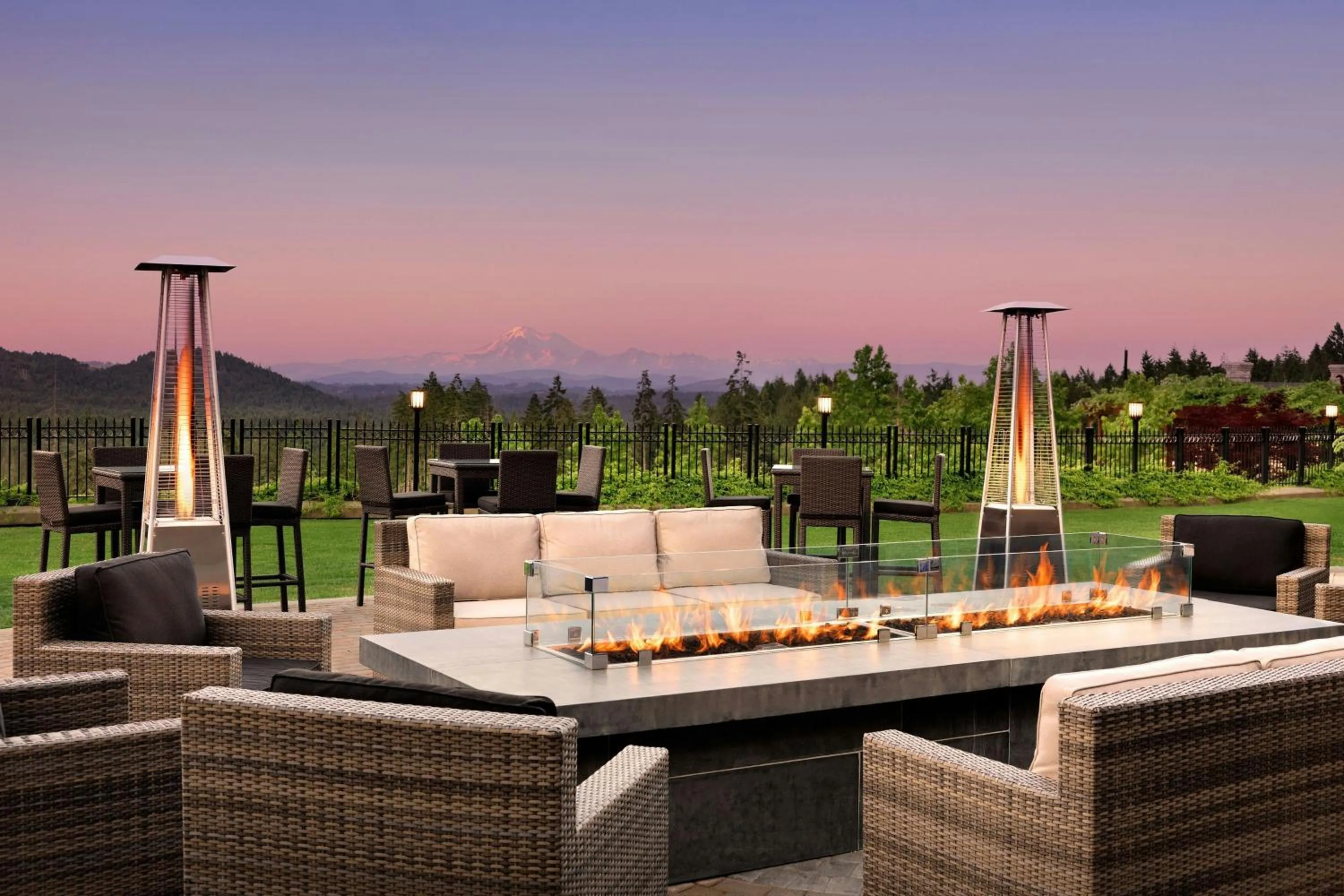 Lounge or bar in The Westin Bear Mountain Resort & Spa, Victoria