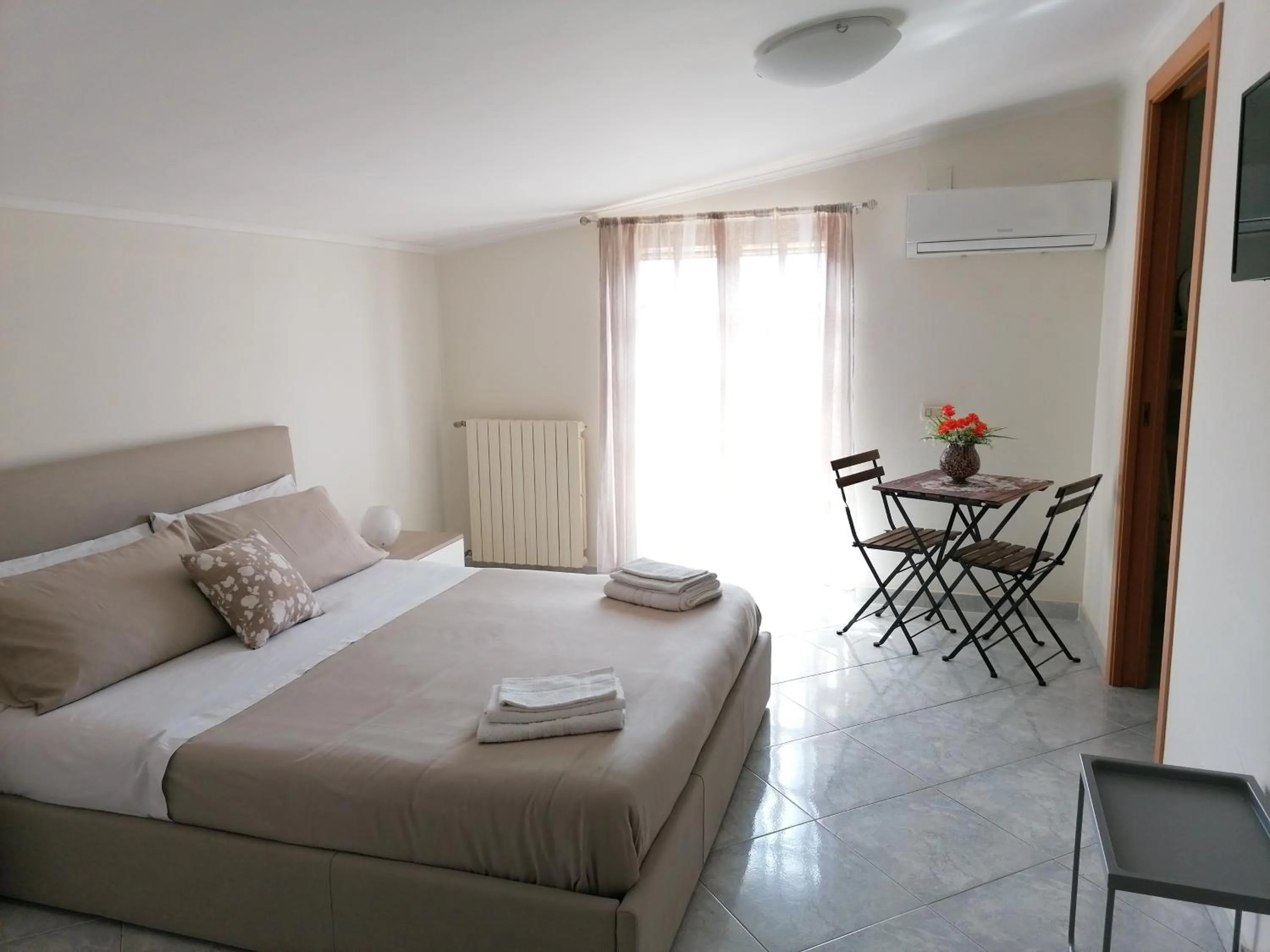 Bed in Rara Domus B&B