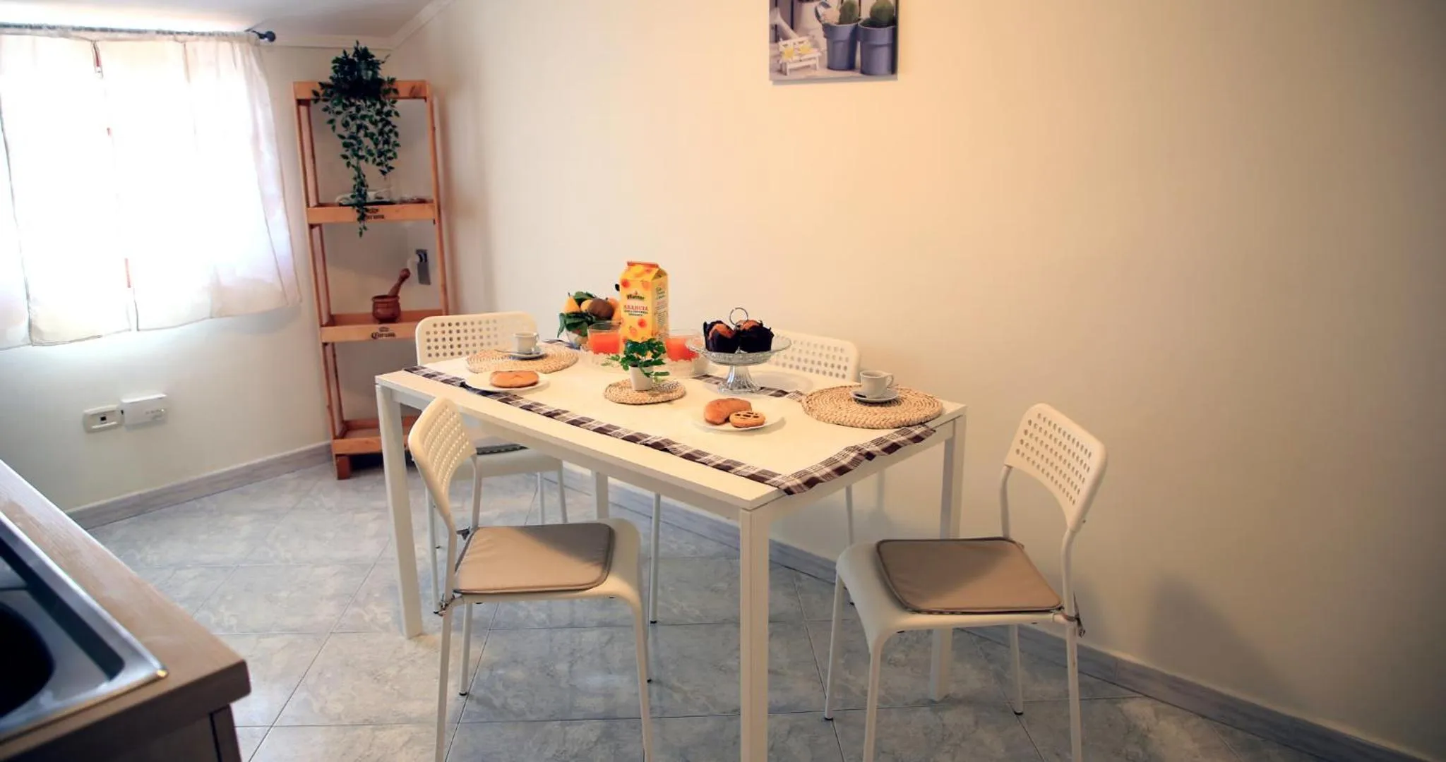 Dining area in Rara Domus B&B