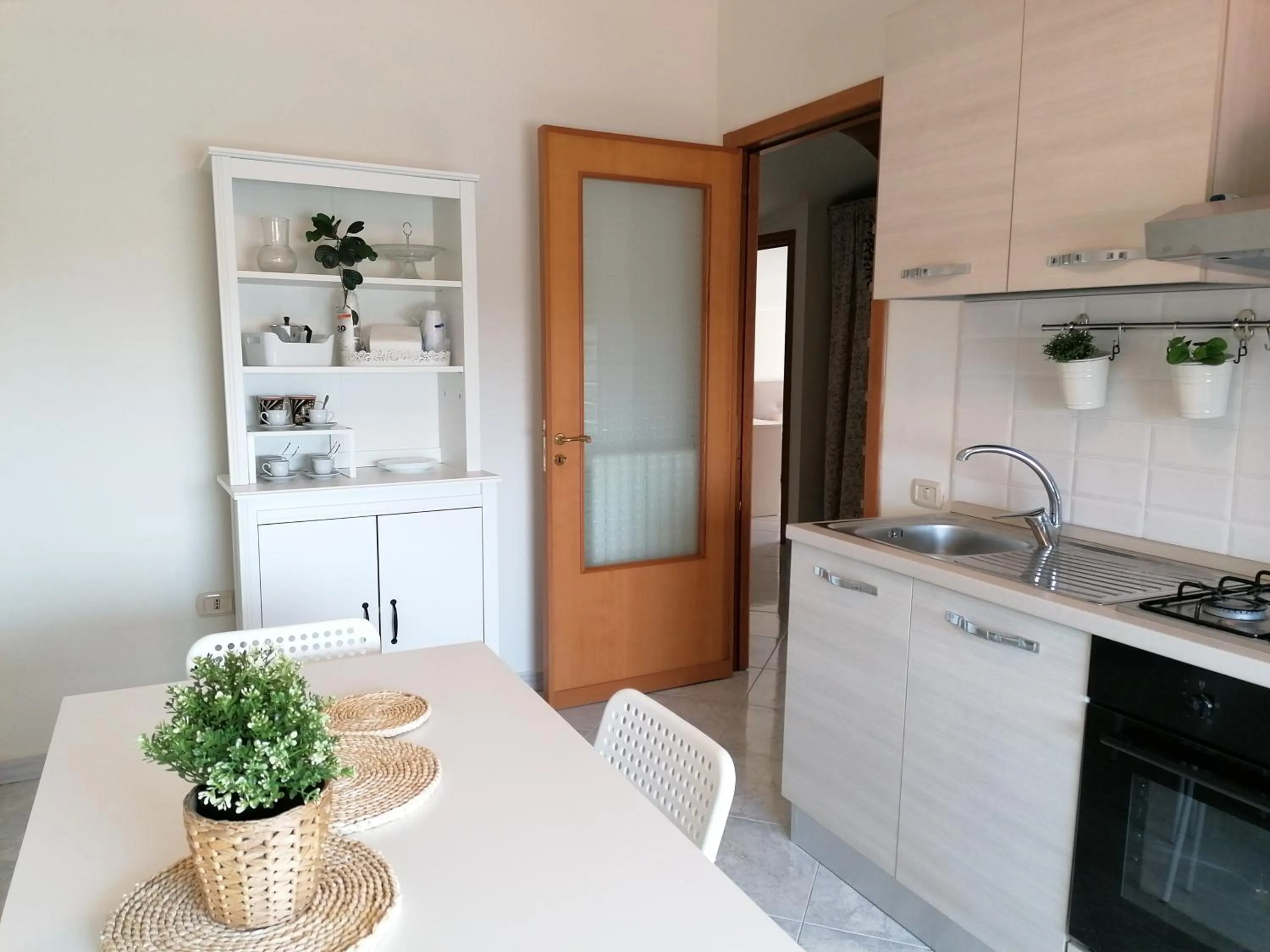 Communal kitchen in Rara Domus B&B