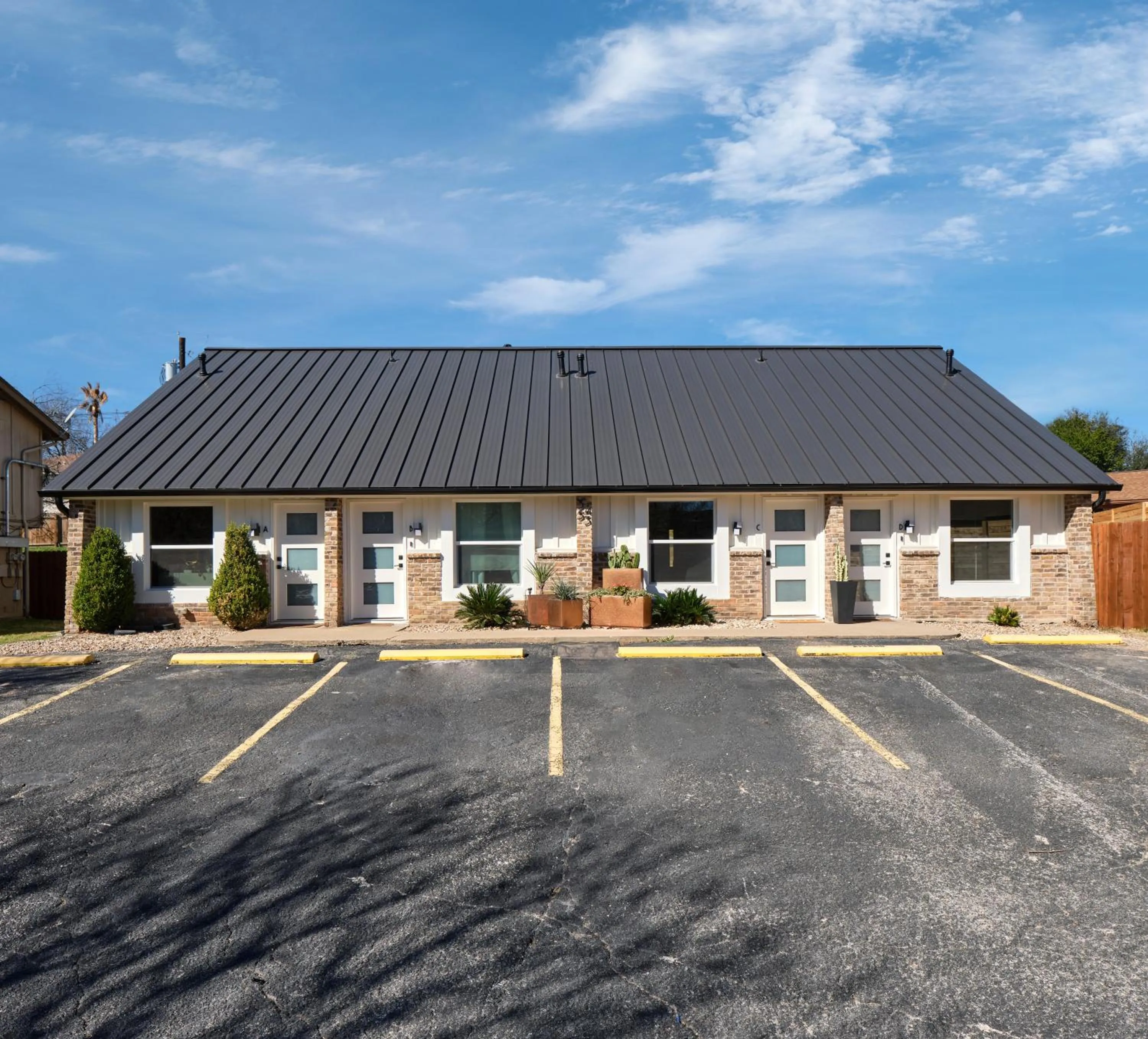 Property building in Contemporary Couples Getaway Near Austin Favorites - Loft 21