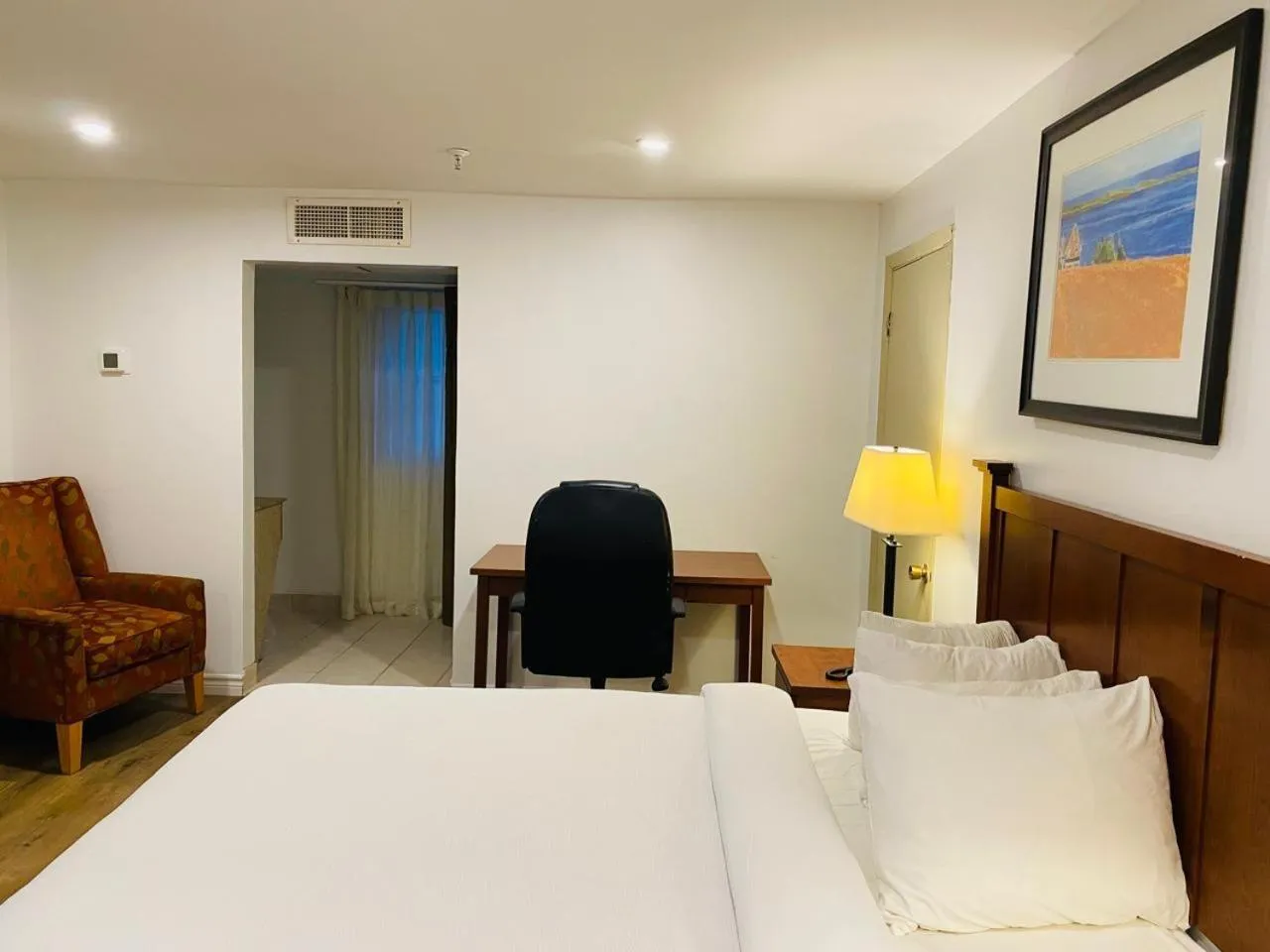 Bed in Charlottetown Inn & Conference Centre