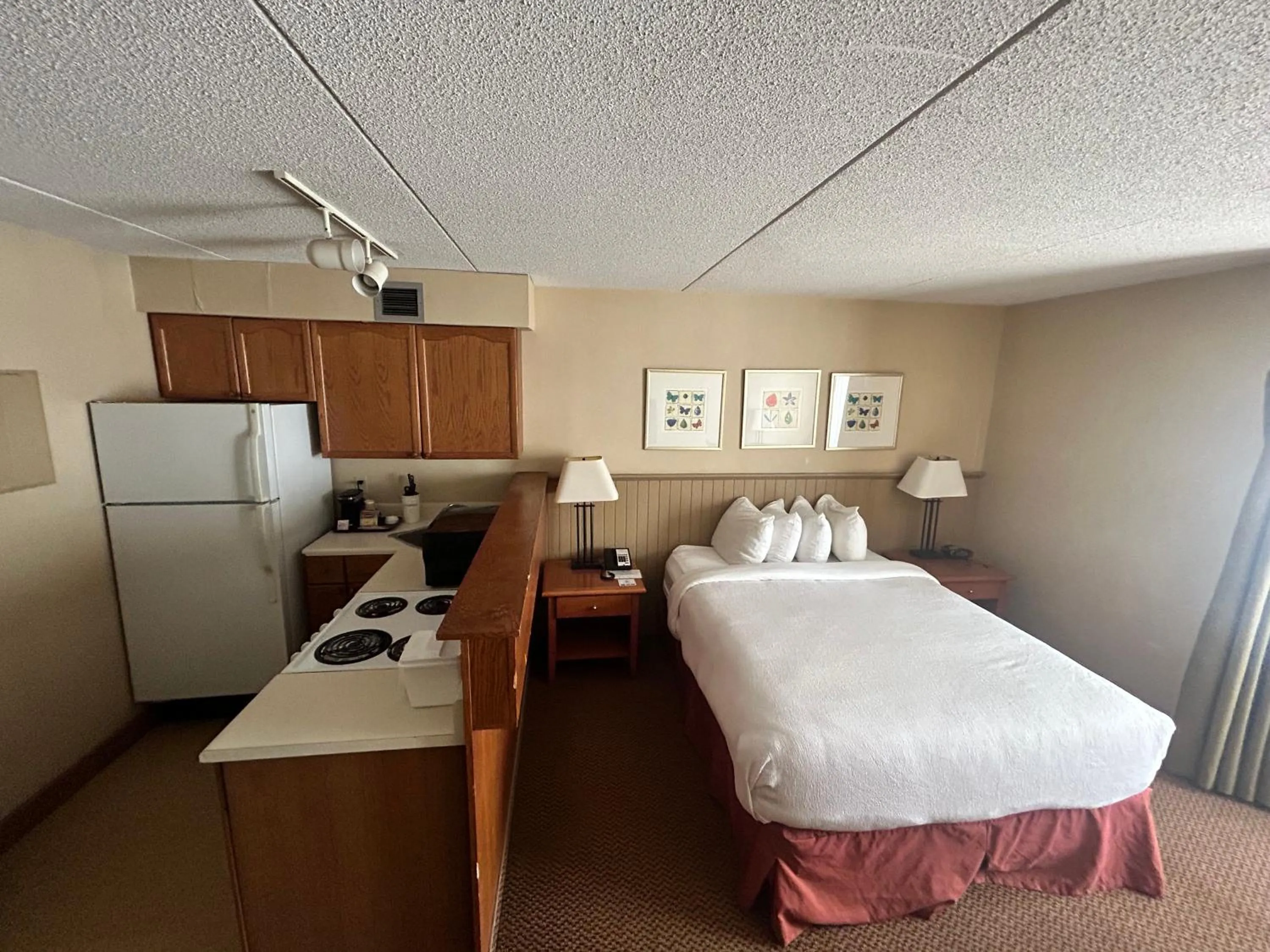 Bed in Charlottetown Inn & Conference Centre