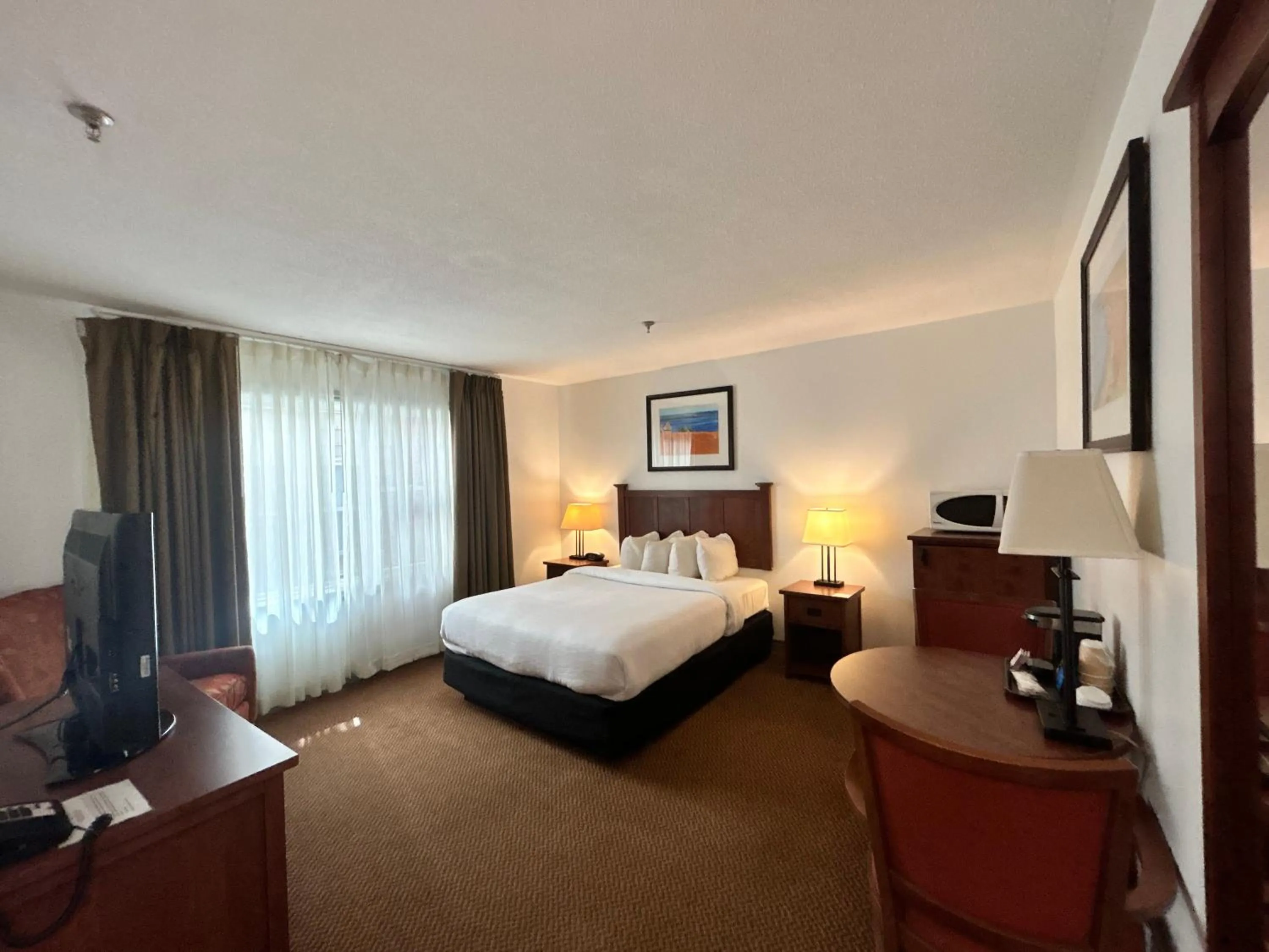 Bed in Charlottetown Inn & Conference Centre