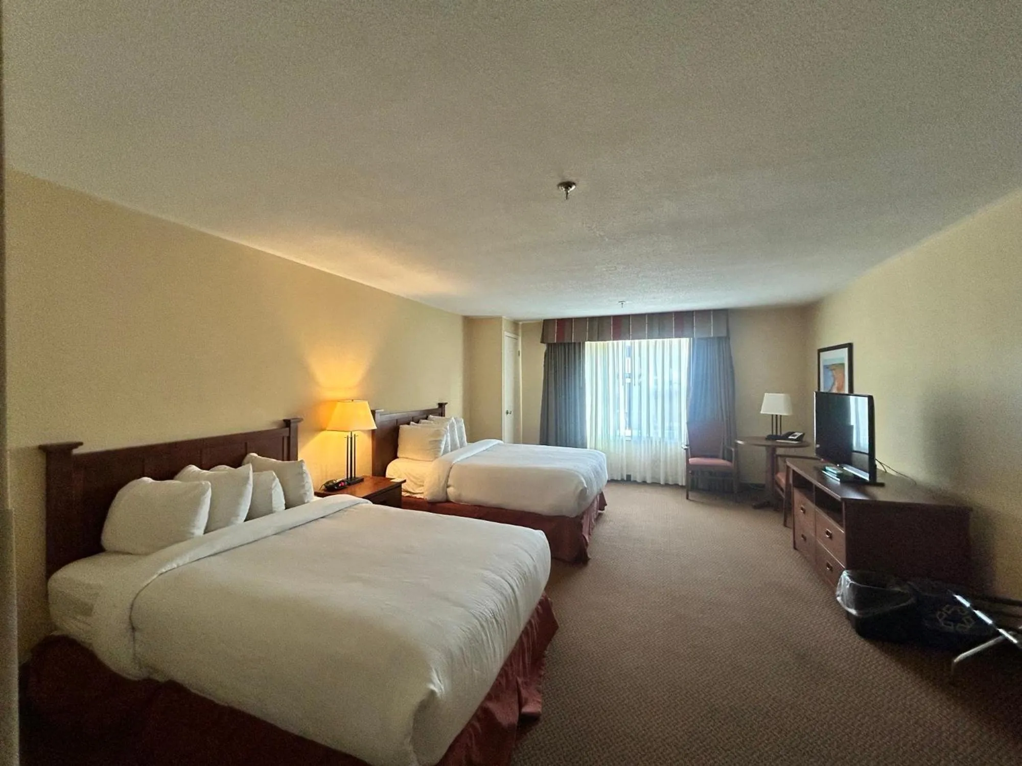 Bed in Charlottetown Inn & Conference Centre