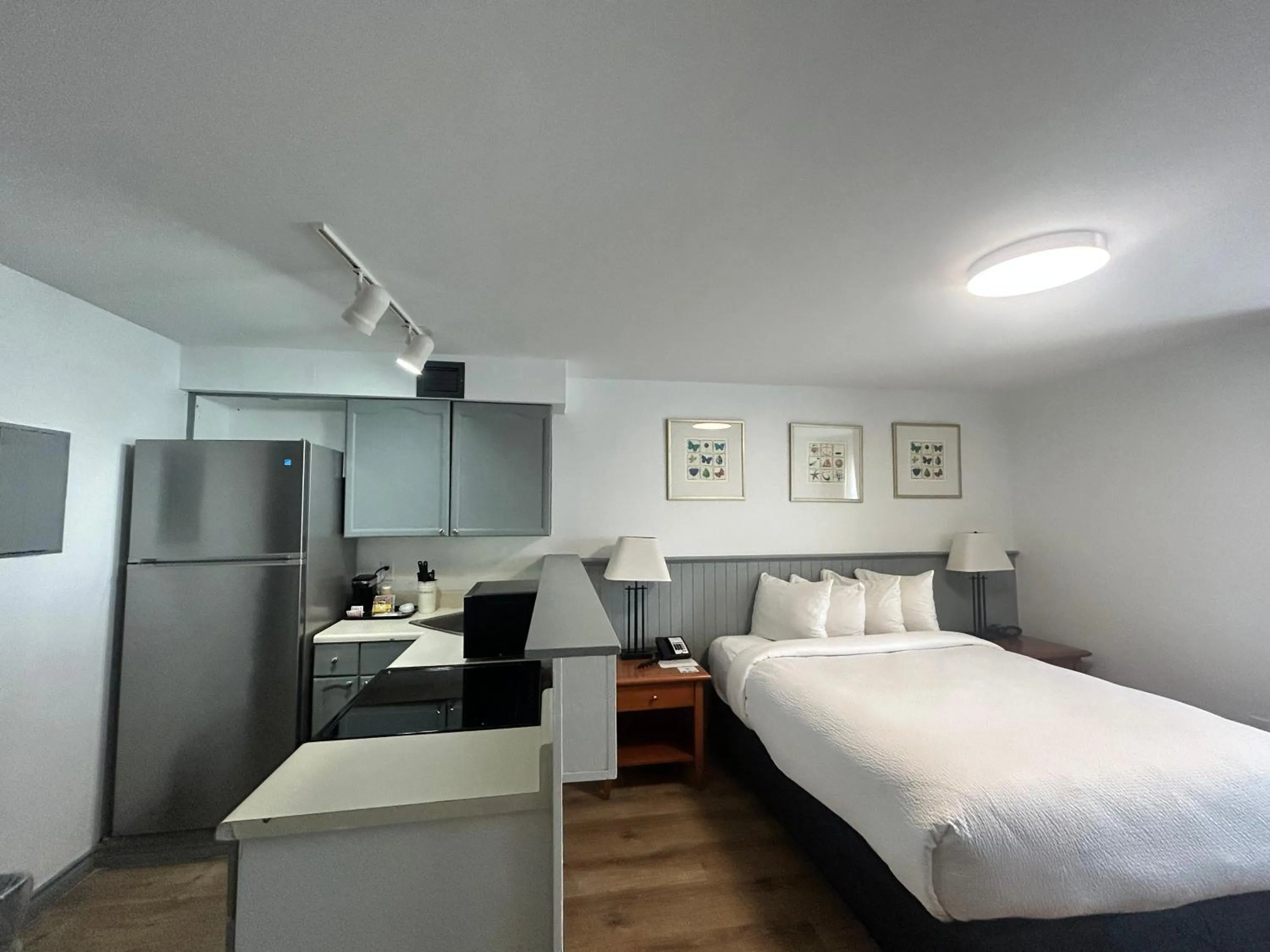 Bed in Charlottetown Inn & Conference Centre