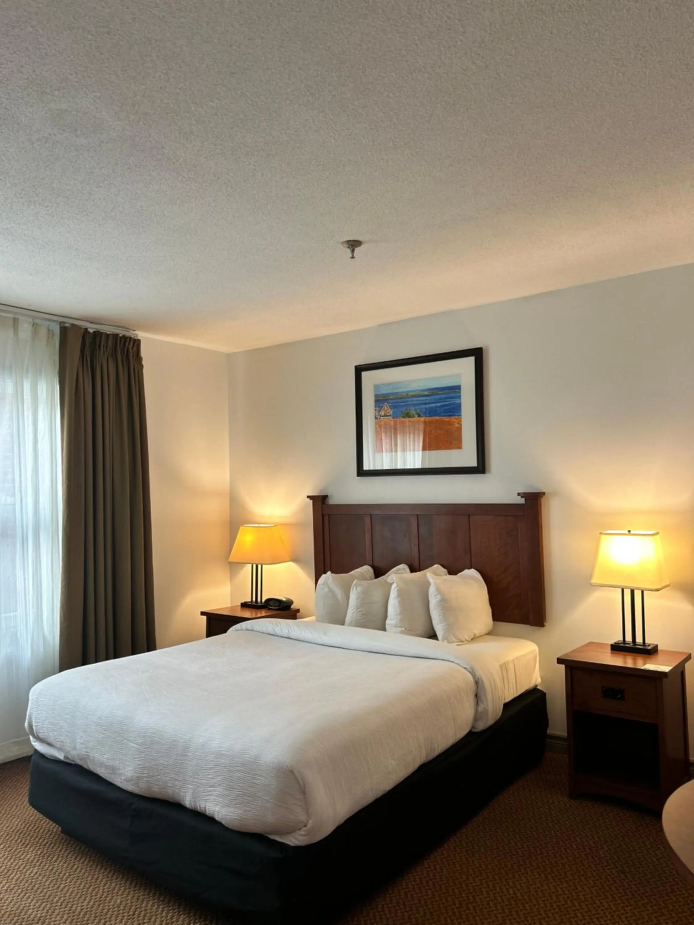 Bed in Charlottetown Inn & Conference Centre
