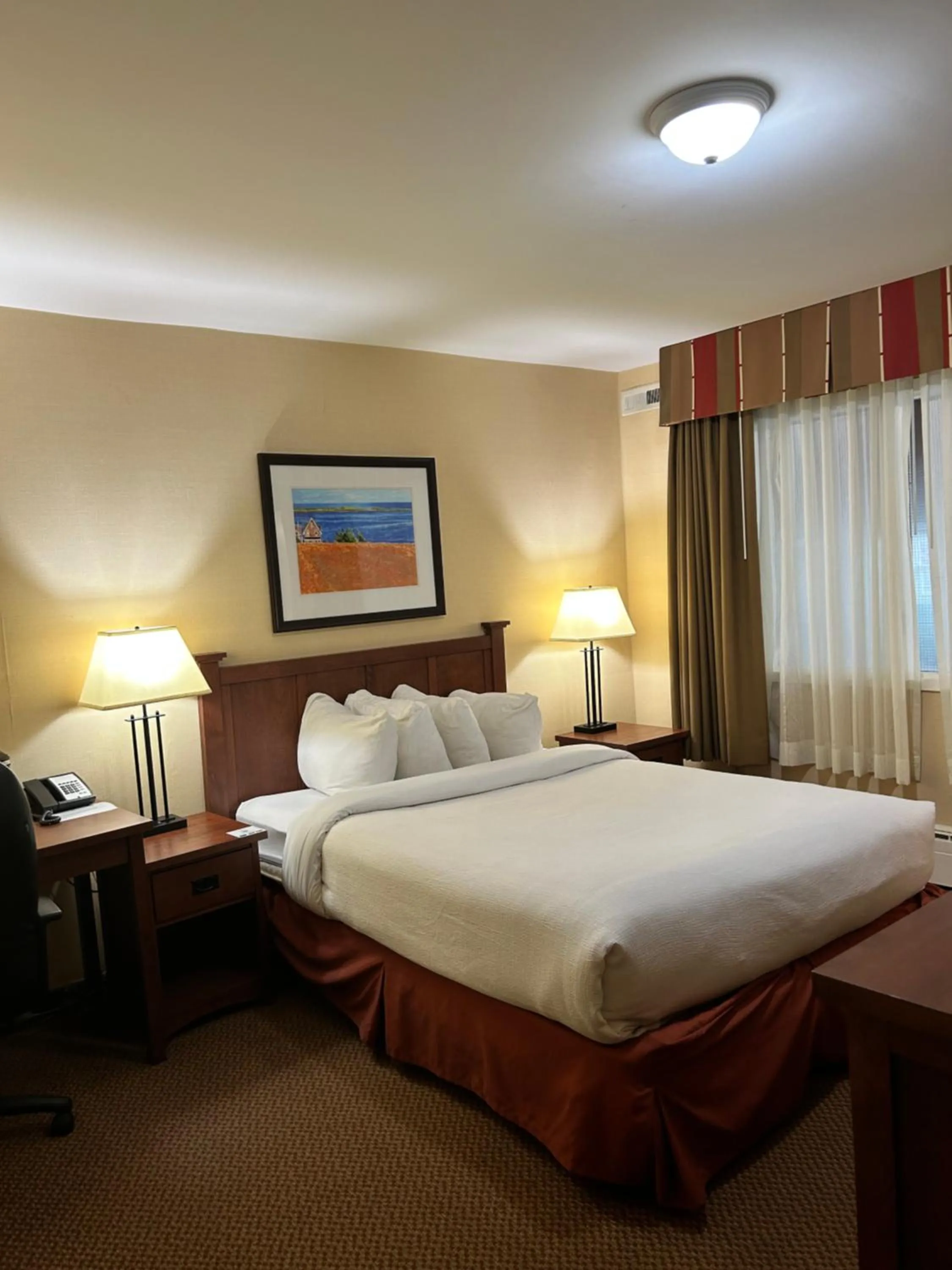 Bed in Charlottetown Inn & Conference Centre