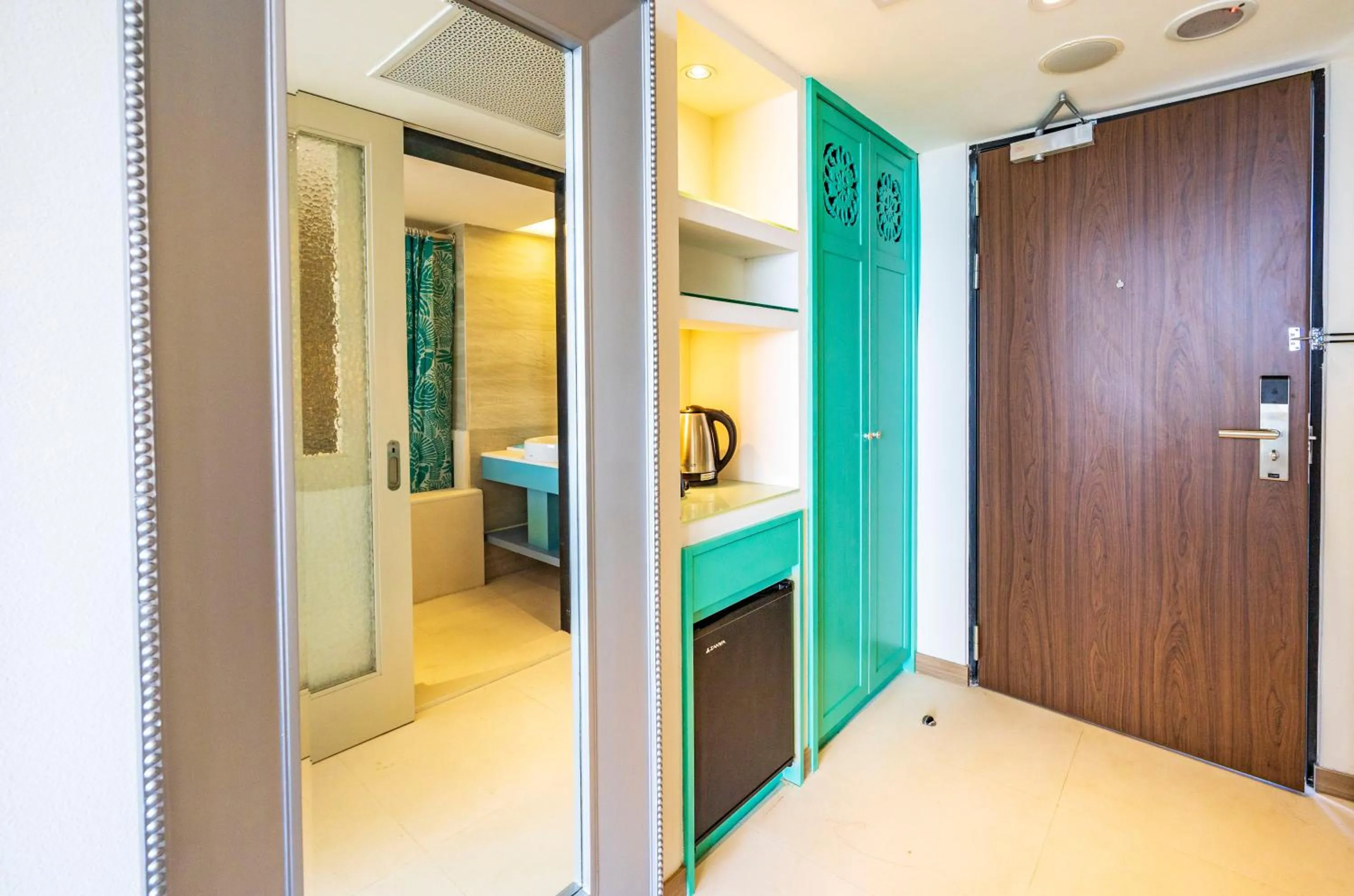 room service, Bed in Kenting Long Beach Hotel