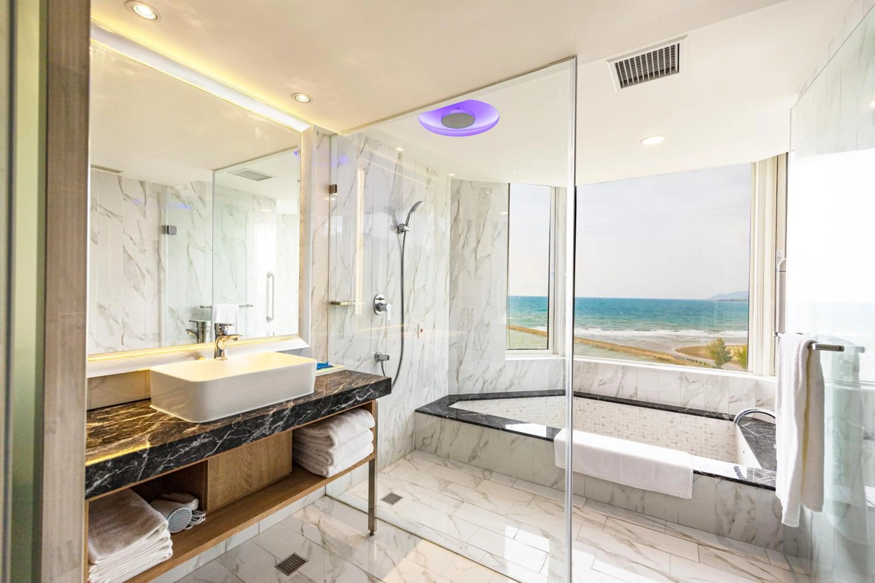 Bathroom in Kenting Long Beach Hotel