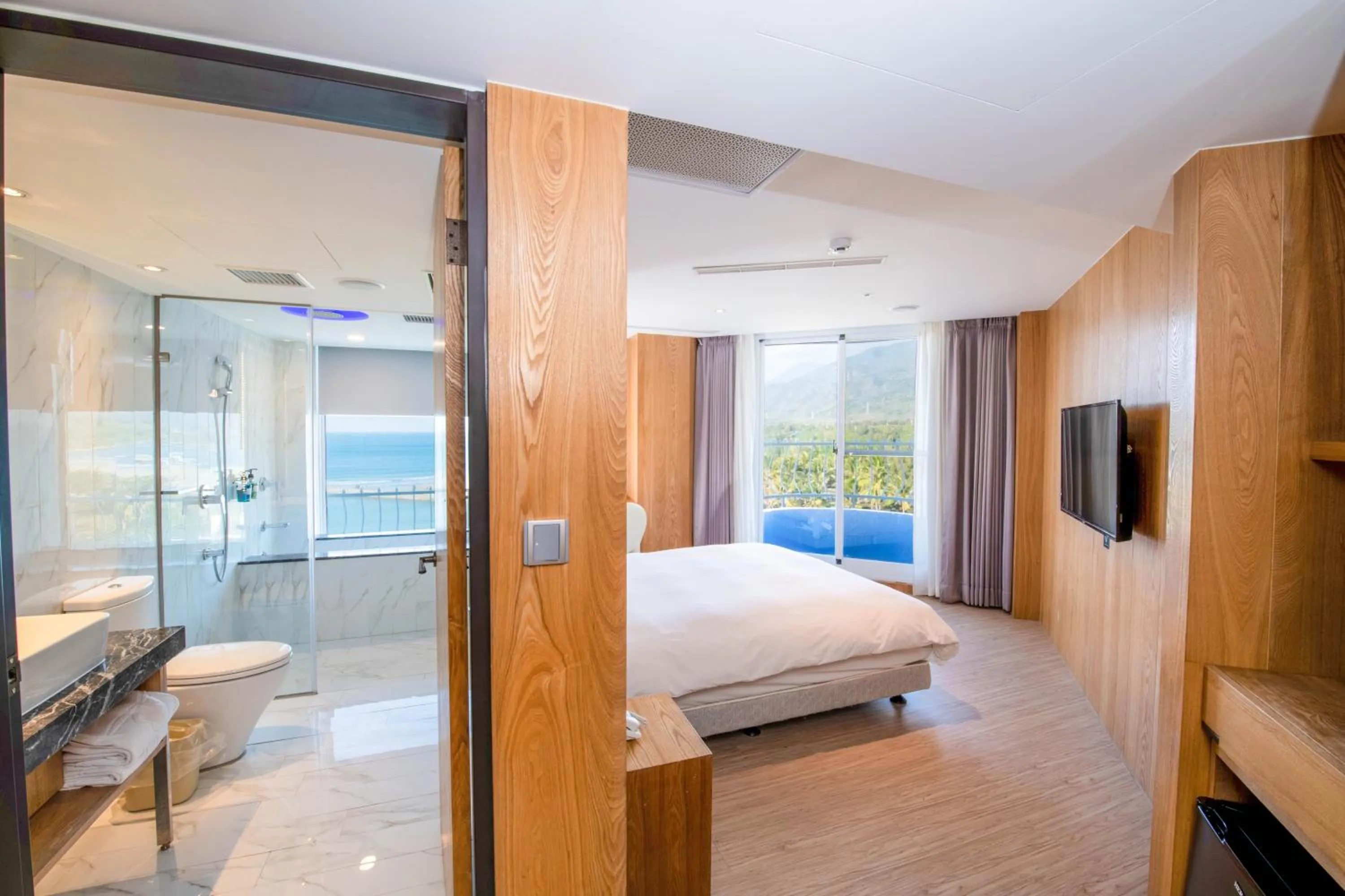 Photo of the whole room, Bed in Kenting Long Beach Hotel