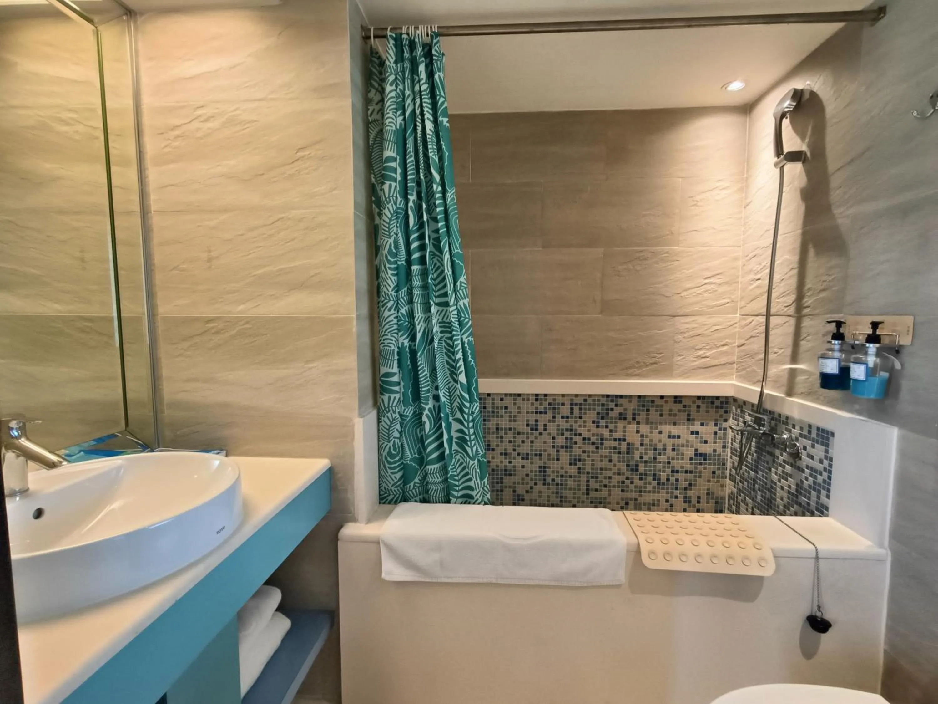 Bathroom in Kenting Long Beach Hotel