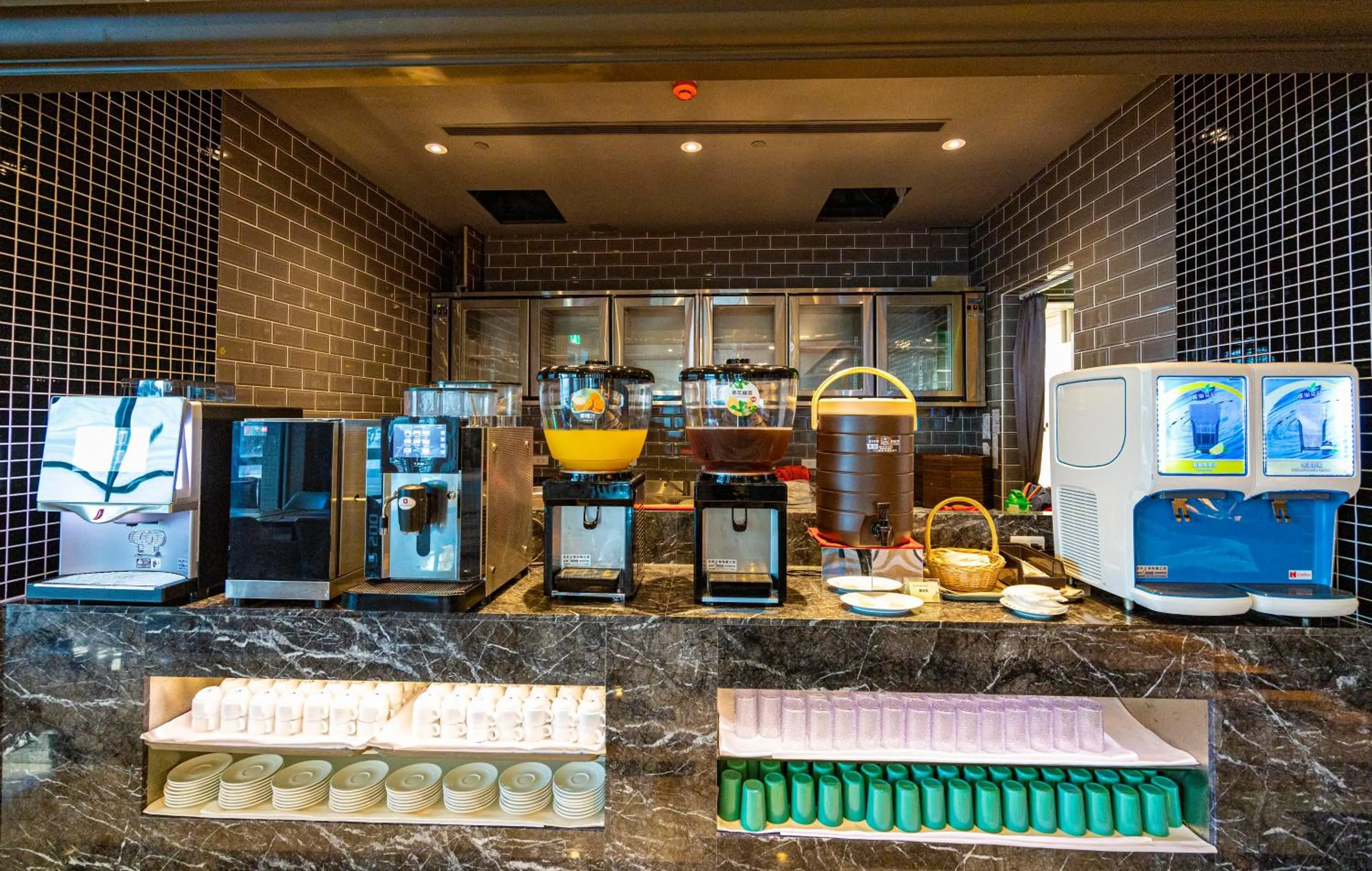 Coffee/tea facilities in Kenting Long Beach Hotel